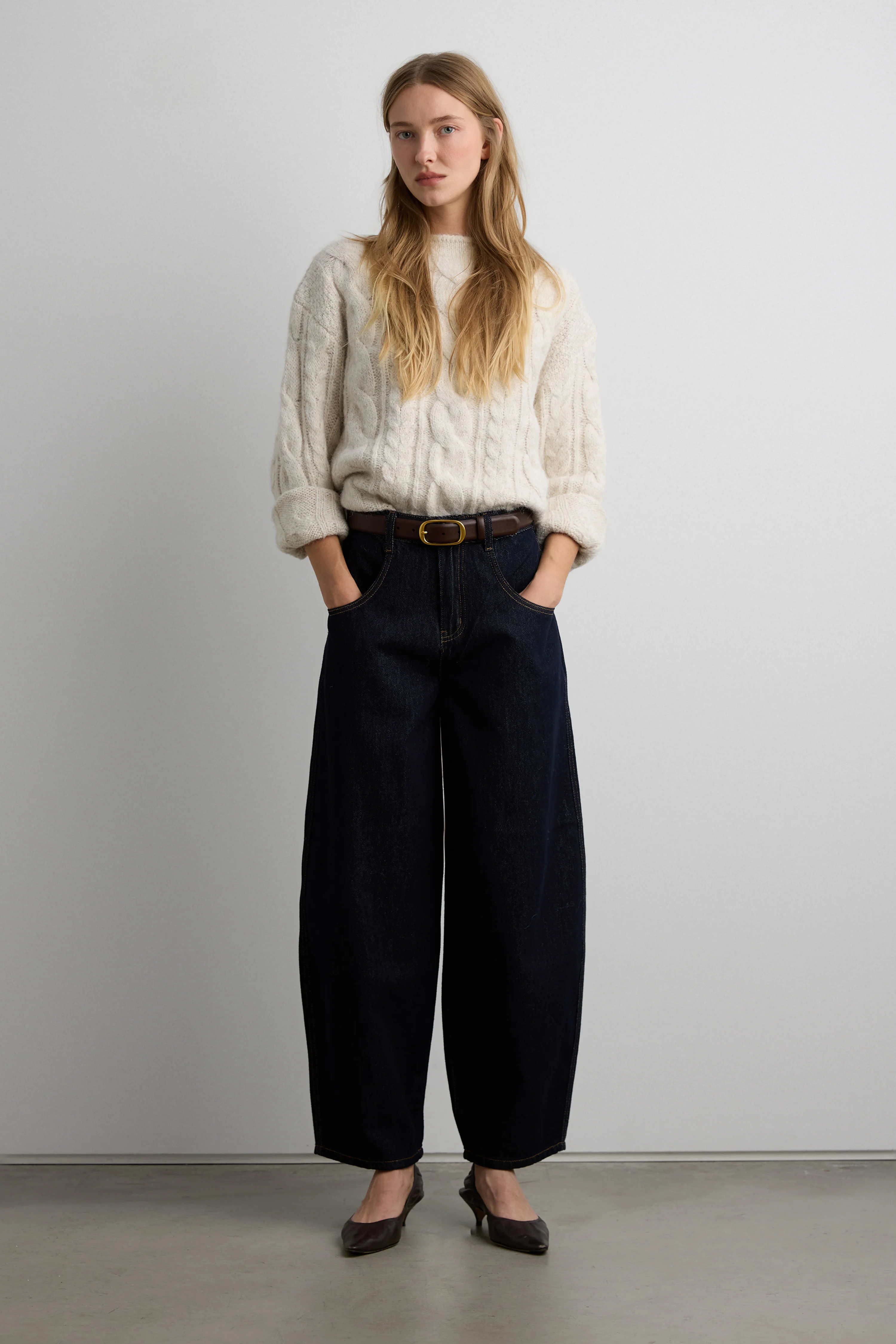 CROPPED HIGH-RISE BARREL LEG DARK BLUE WASH JEAN - Image 5