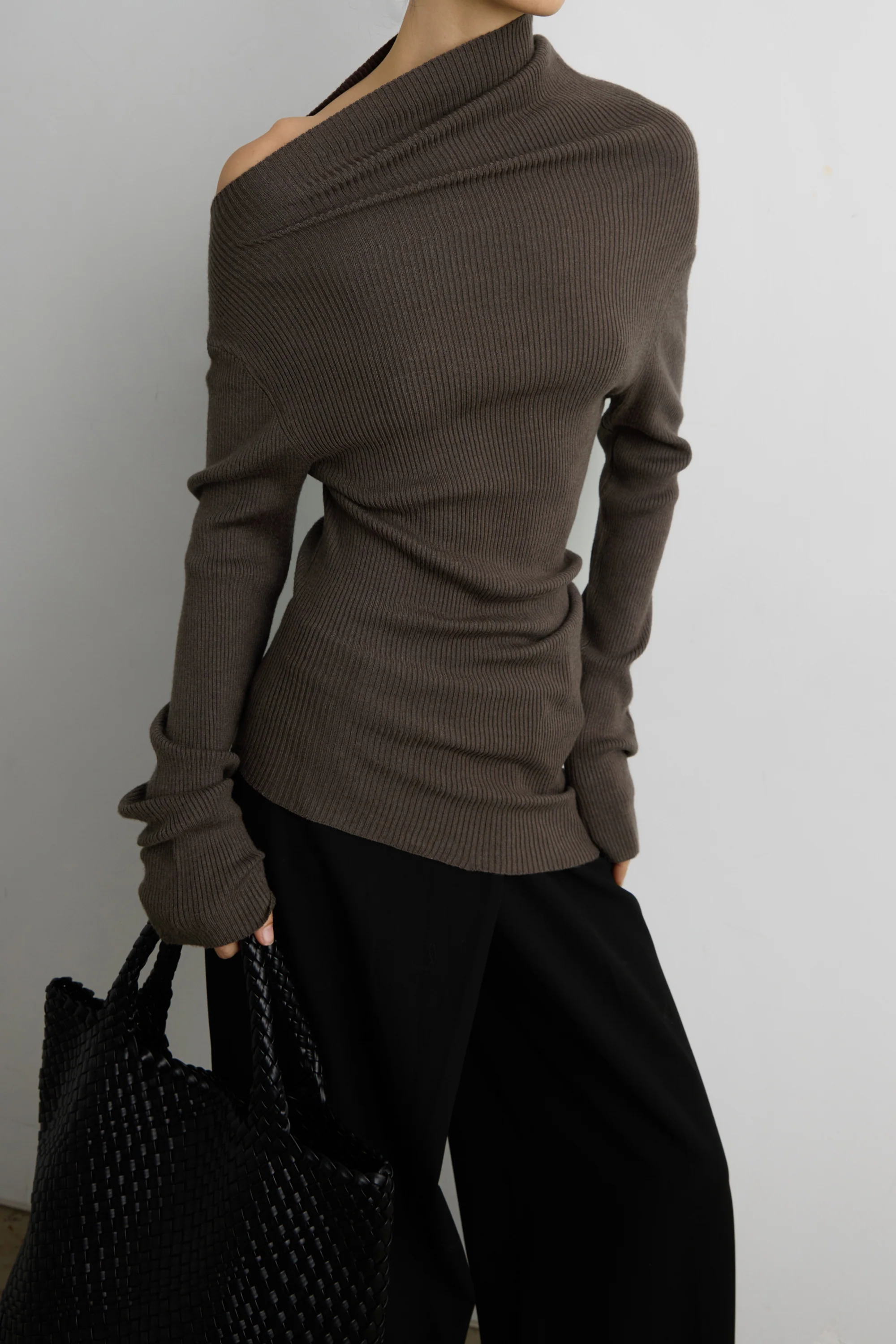 ASYMMETRICAL OFF-SHOULDER RIBBED KNIT TOP - Image 5