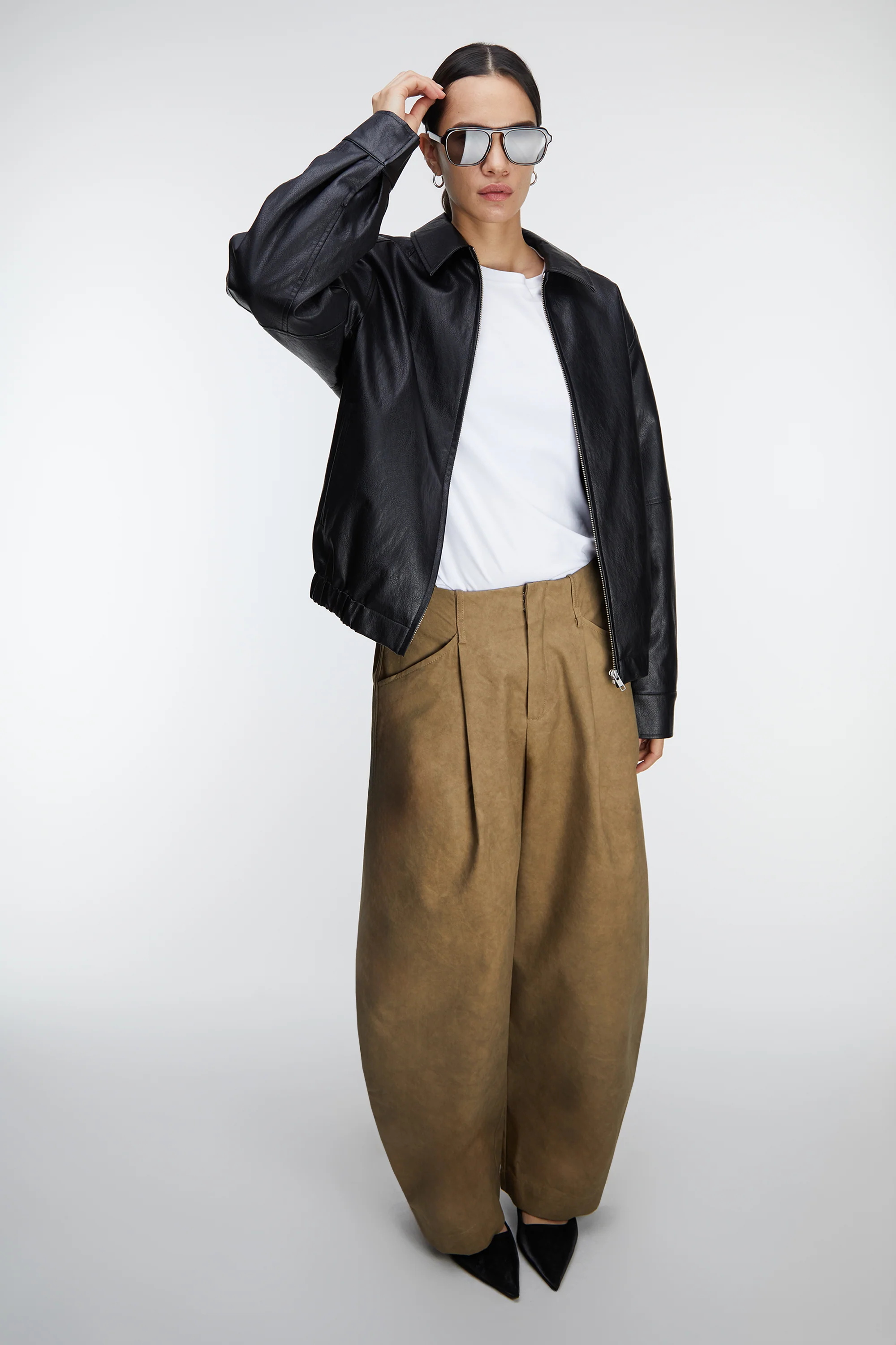 VOLUMINOUS BARREL LEG PANT - Image 4