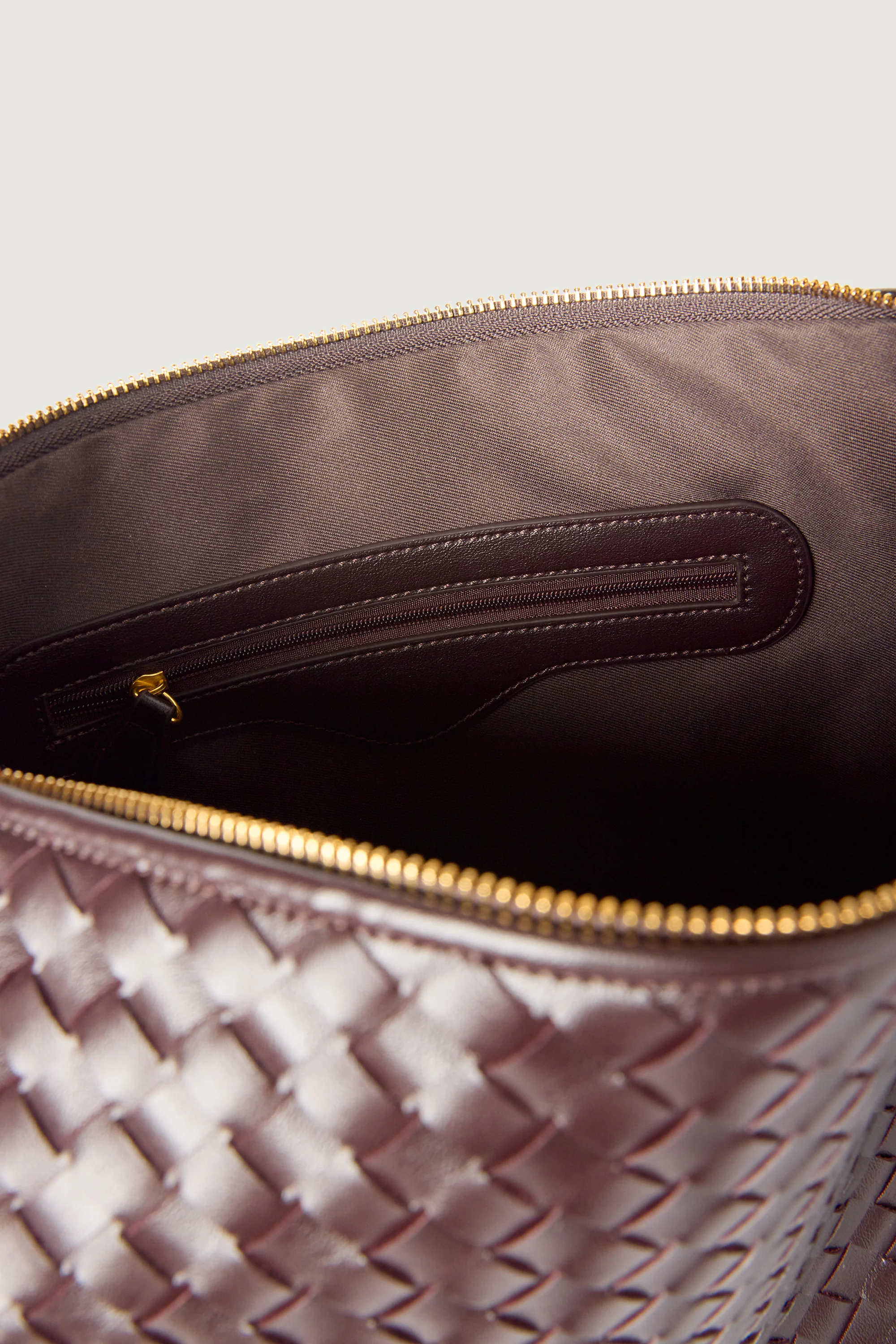 BLAKE SHOULDER BAG - Image 16