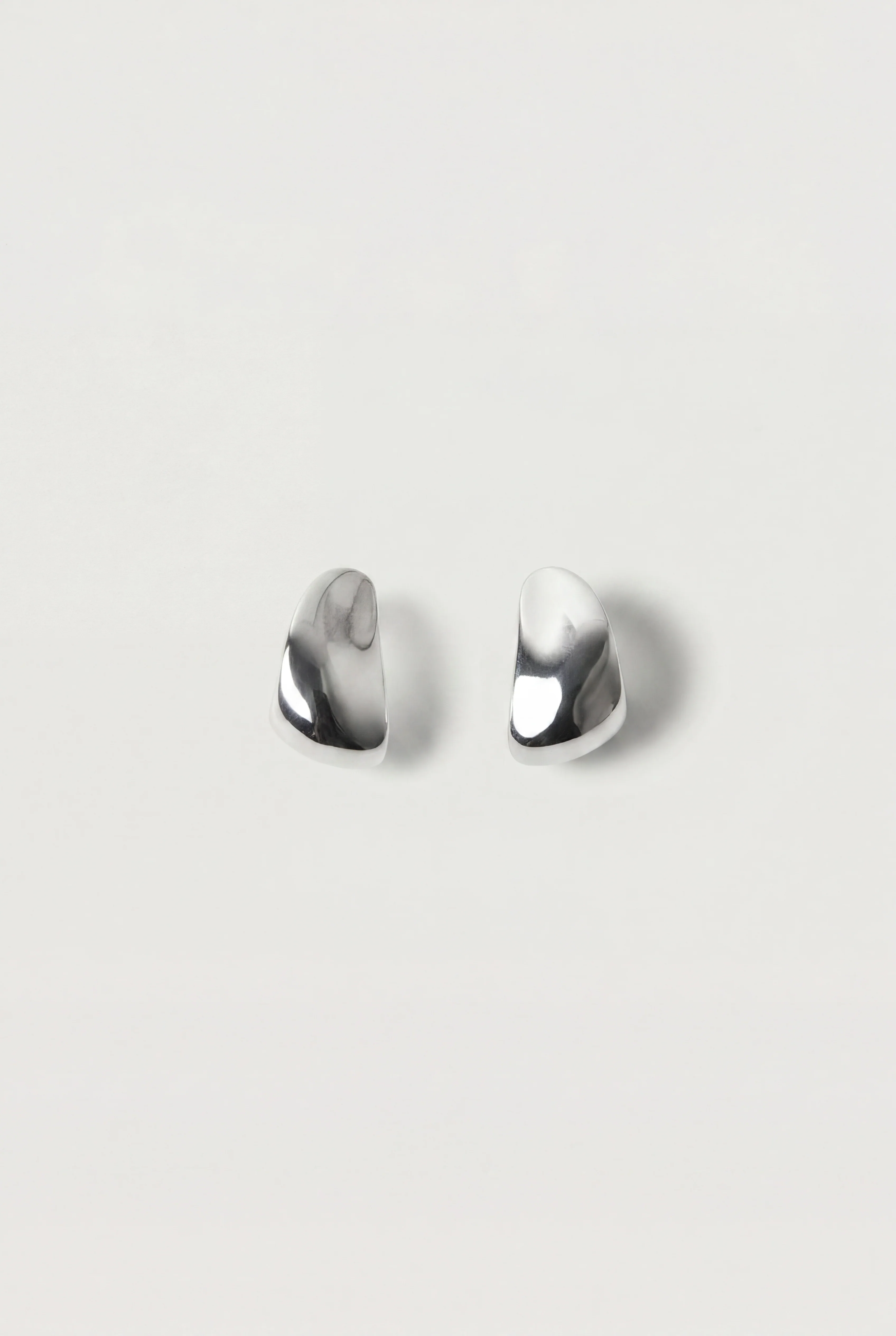 CHUNKY CURVED EARRINGS - Image 3
