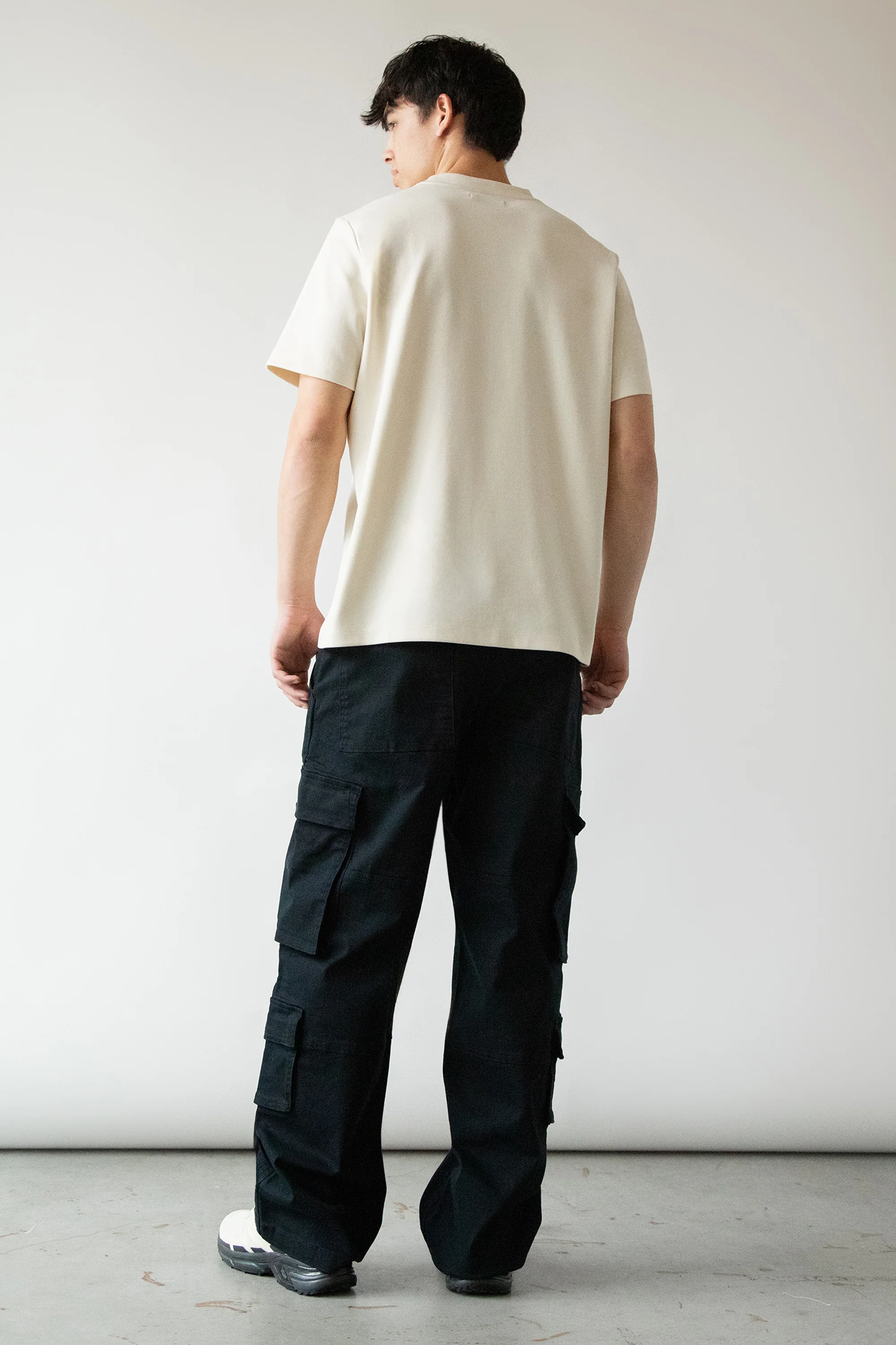HEAVYWEIGHT CREWNECK T-SHIRT - Image 8