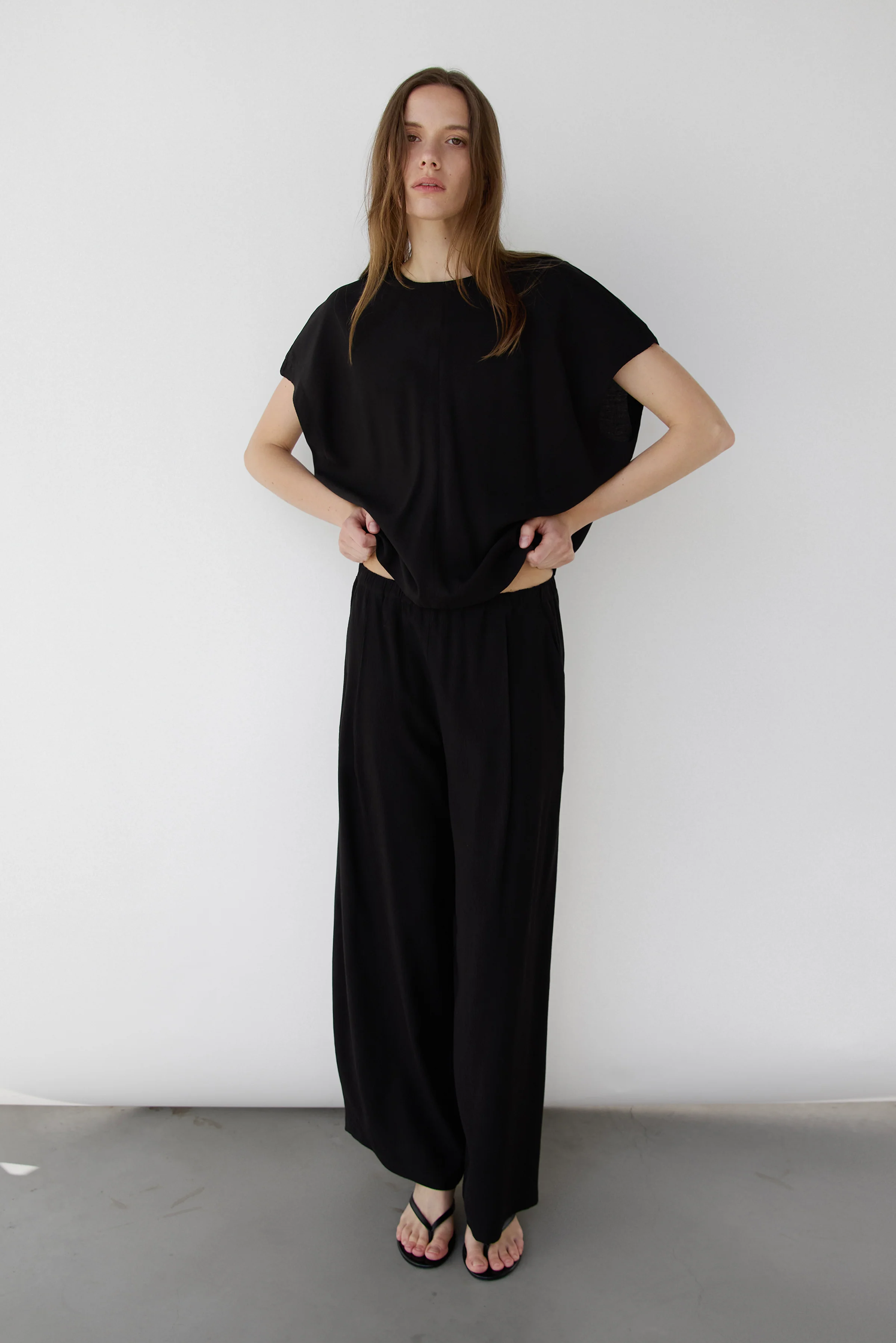 CRINKLED RAYON ELASTIC WAIST PANT