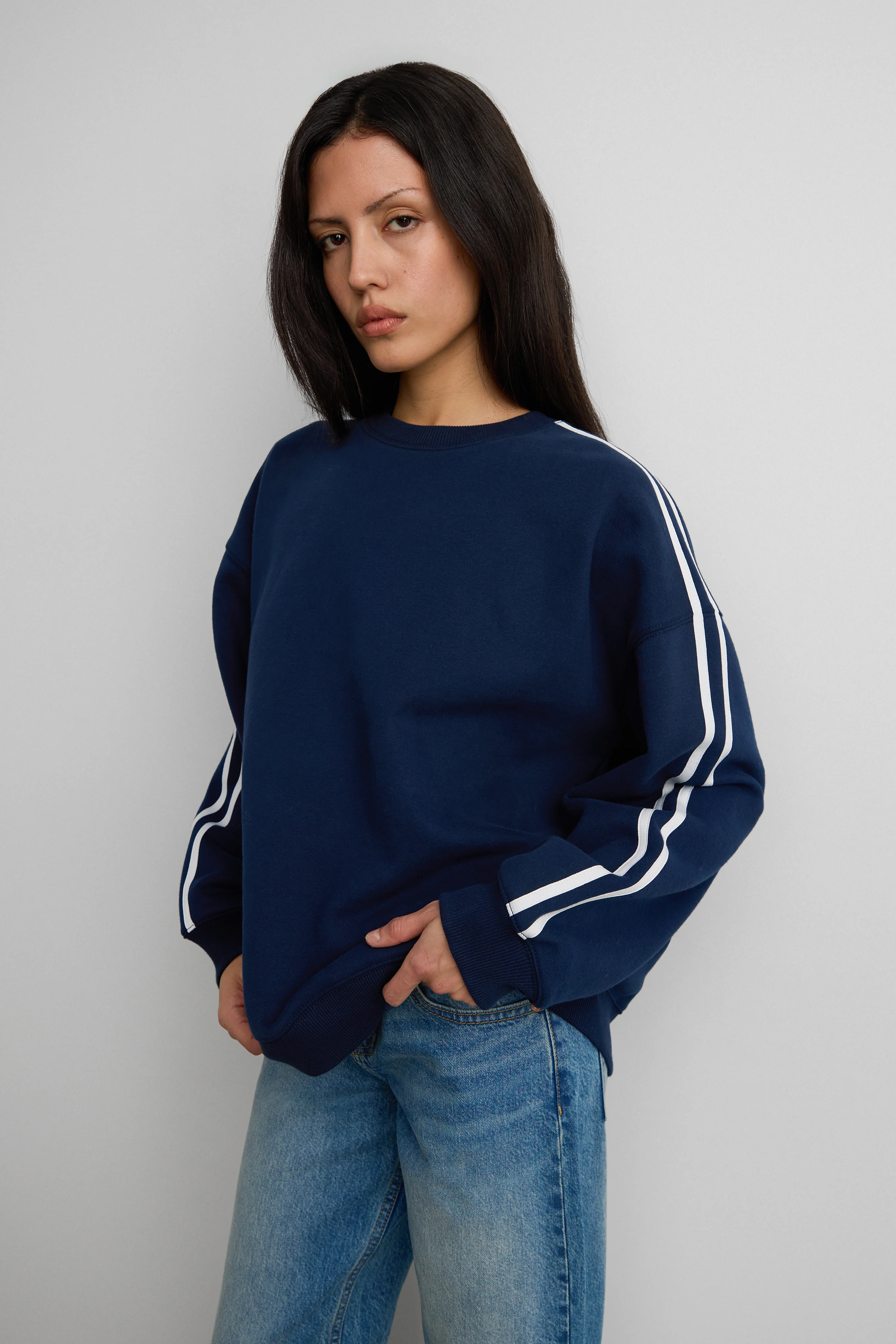 FLEECE STUDIO CREWNECK SWEATSHIRT - Image 2