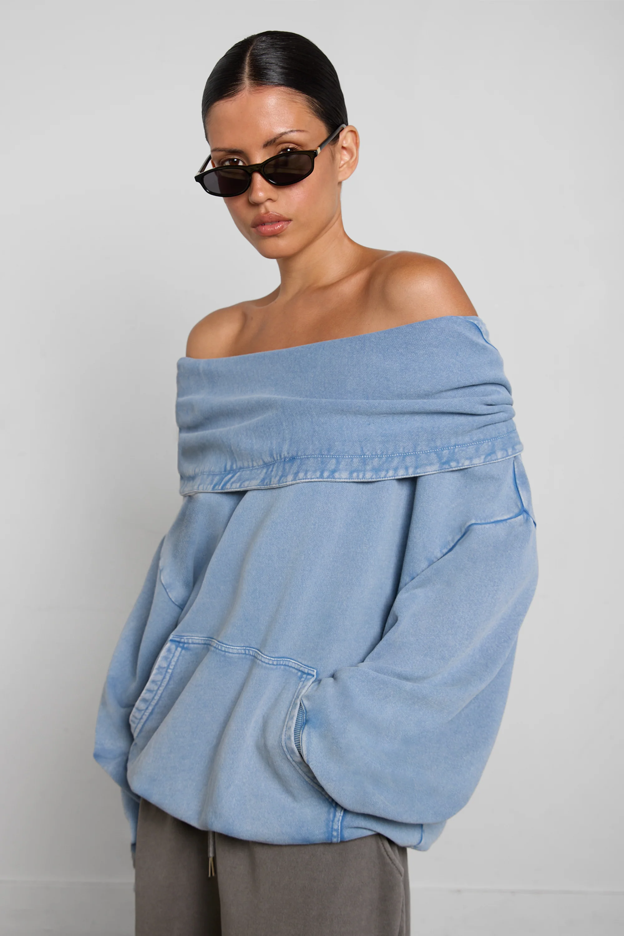 GARMENT DYED SLOUCHY OFF THE SHOULDER HOODIE - Image 3