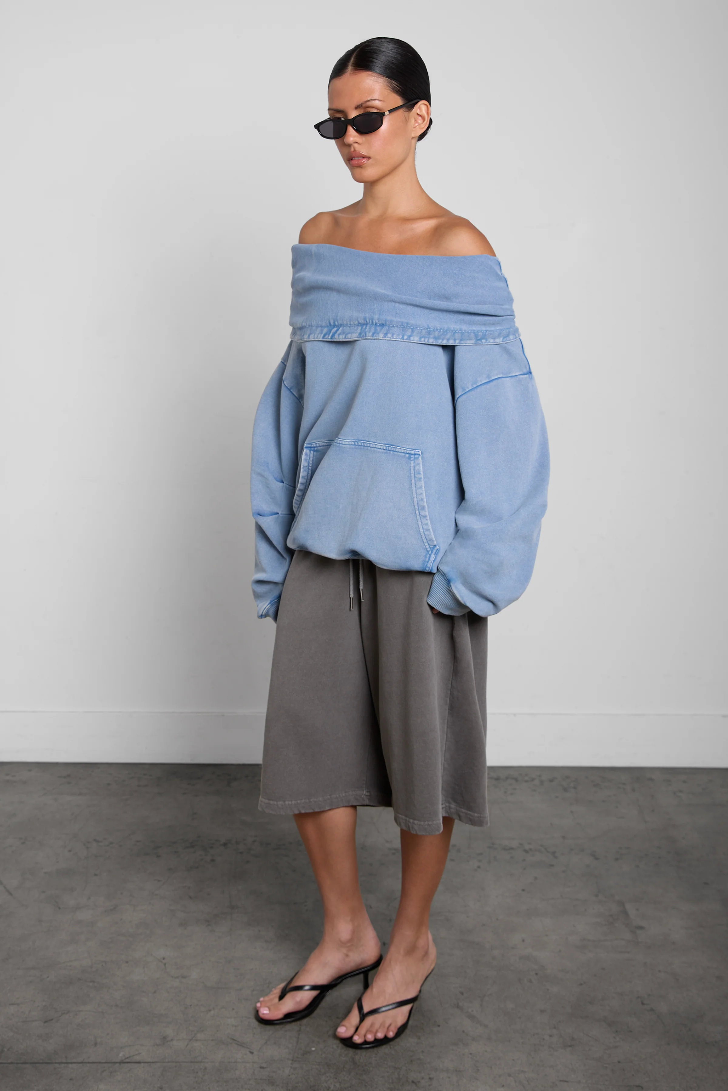 GARMENT DYED SLOUCHY OFF THE SHOULDER HOODIE - Image 4