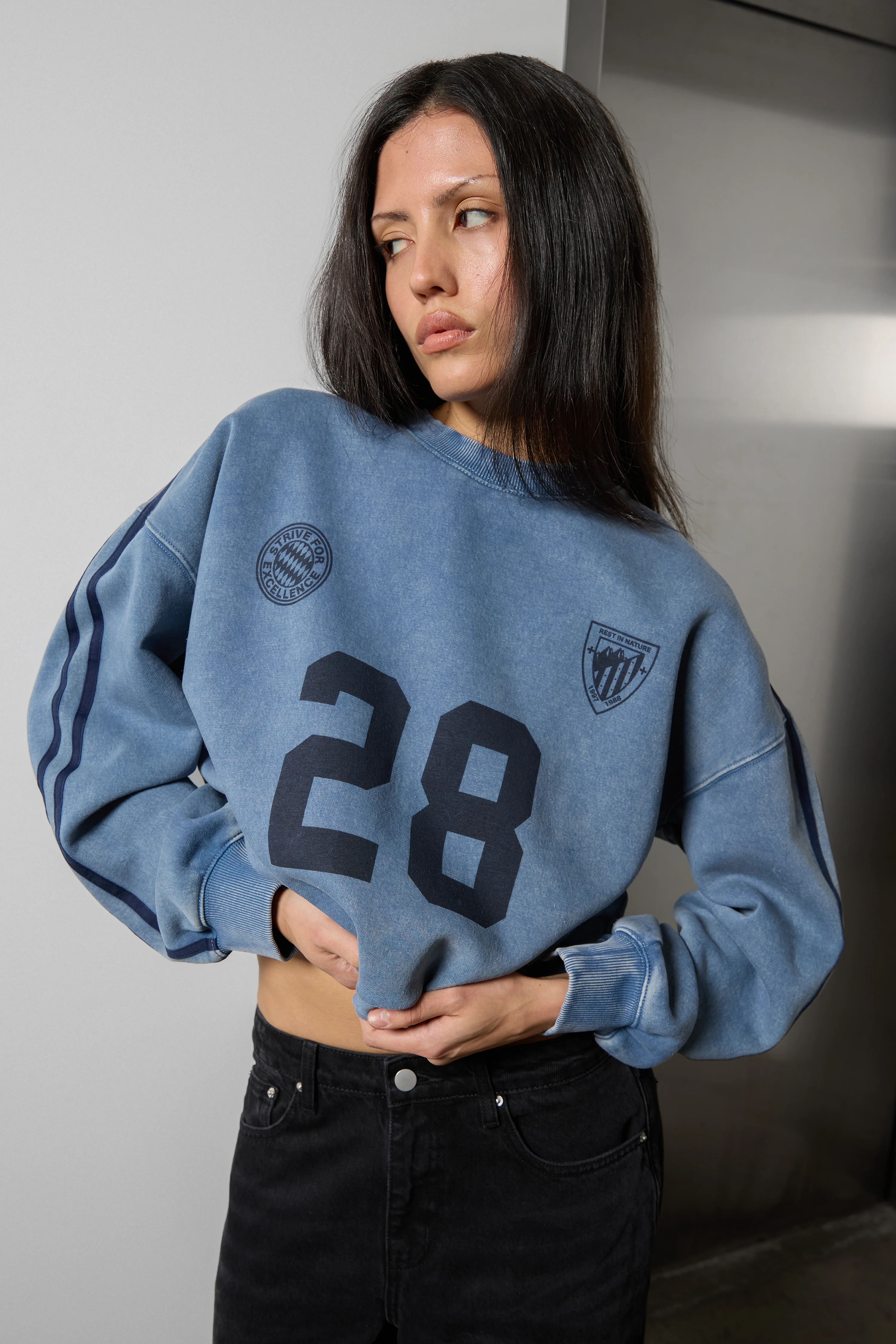 FLEECE STUDIO GRAPHIC PRINT SWEATSHIRT - Image 4