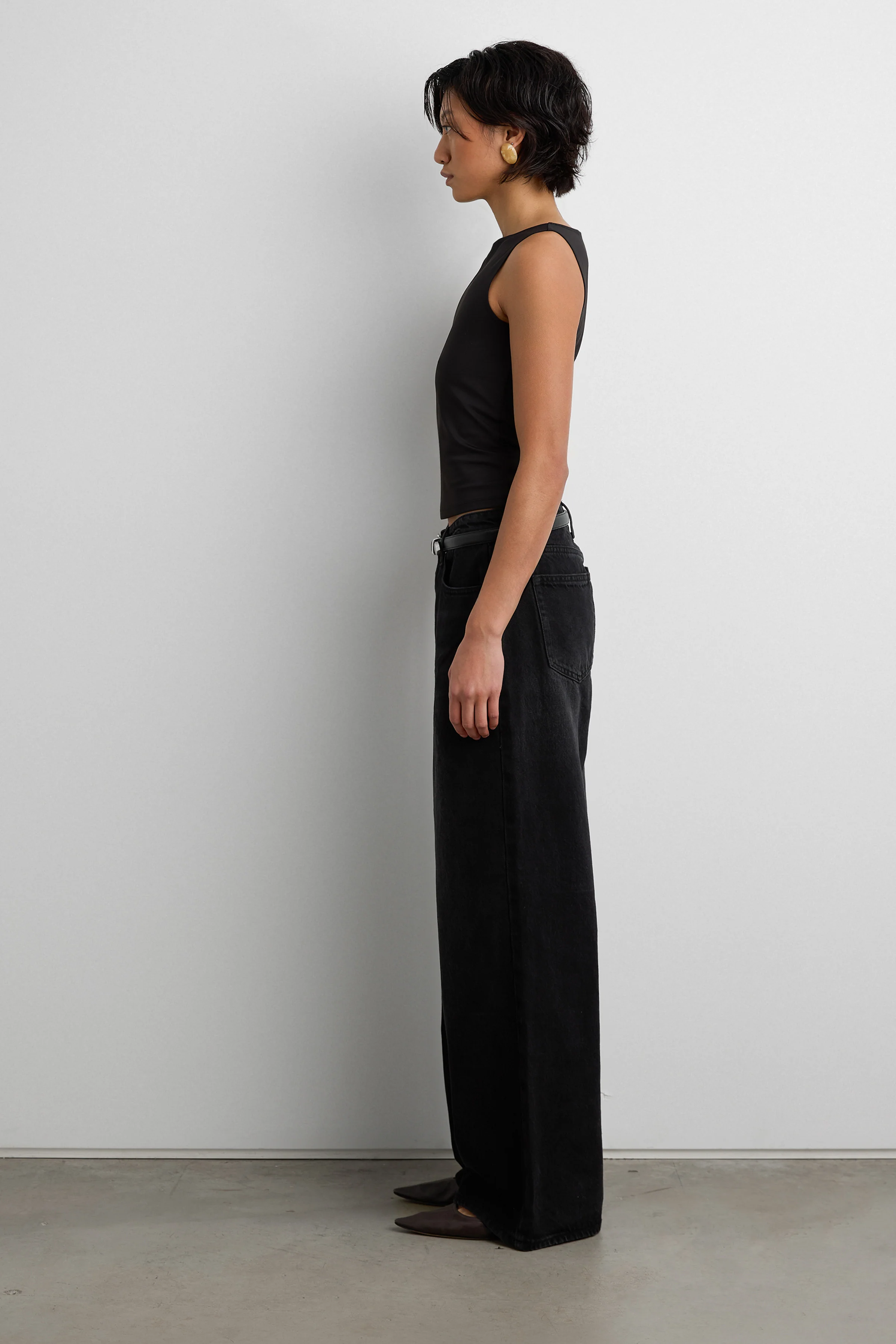 HIGH NECK SLEEVELESS TOP - Image 3