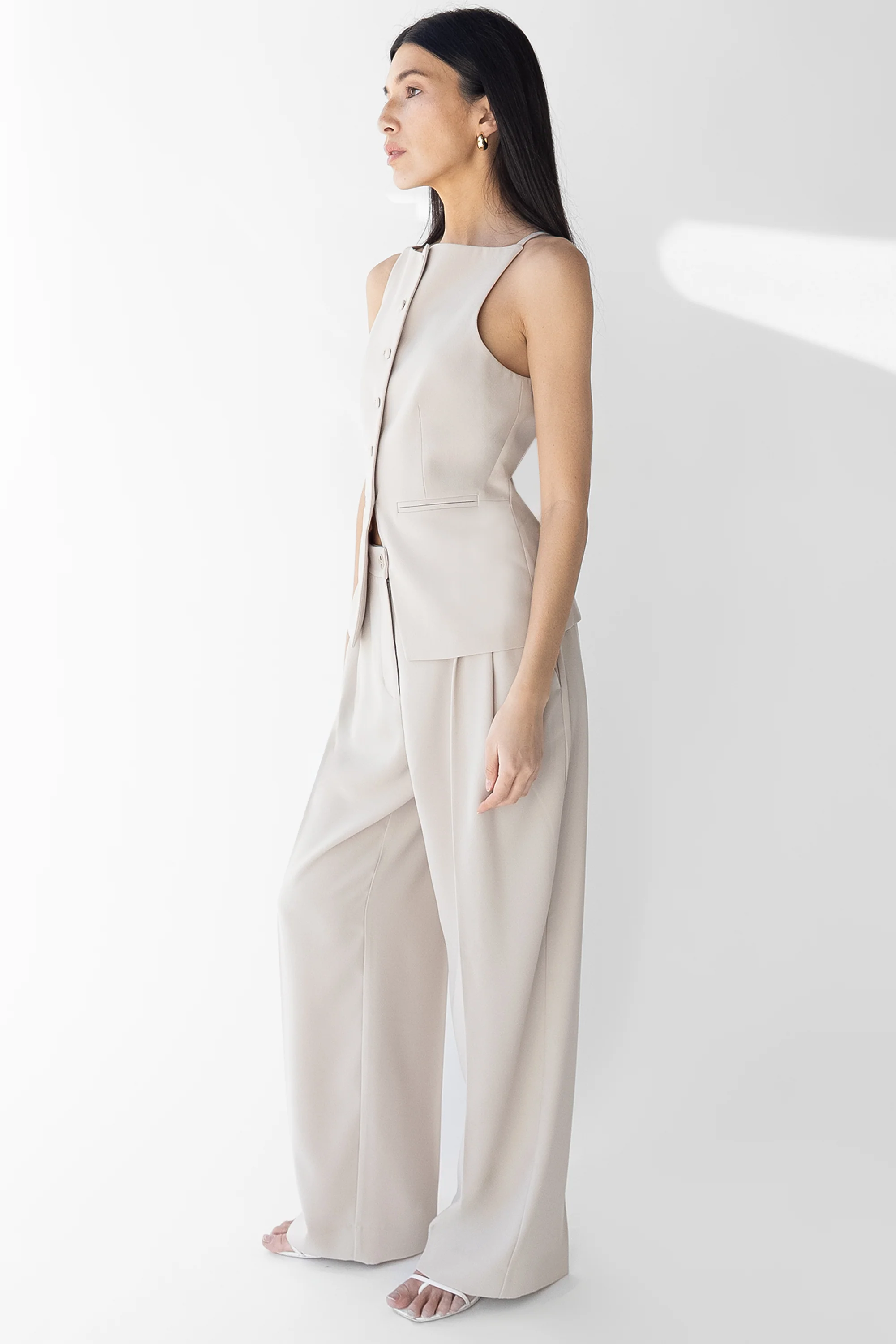 HIGH NECKLINE BUTTON VEST - Image 3