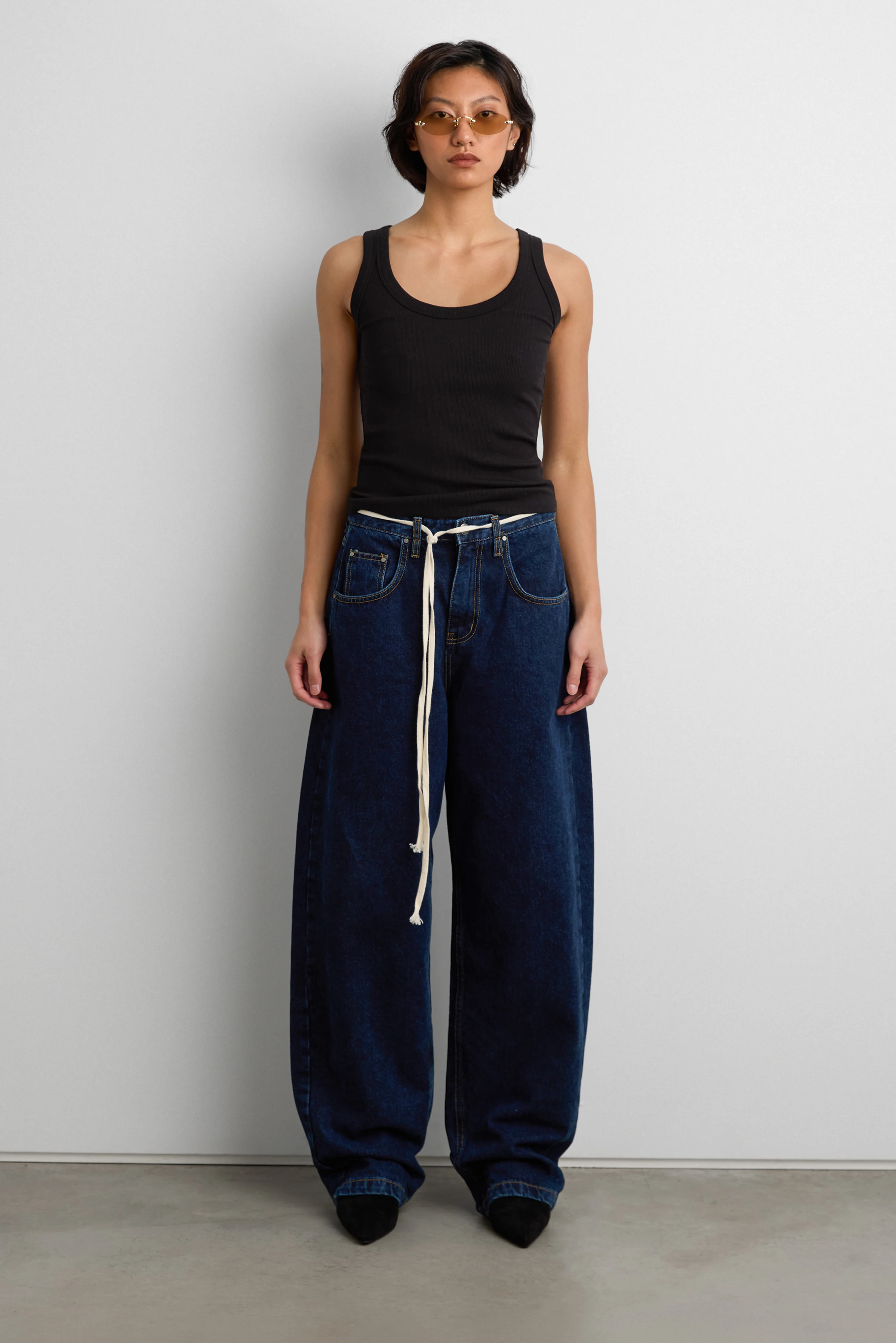 HIGH RISE BARREL LEG JEAN WITH SHOELACE BELT - Image 3