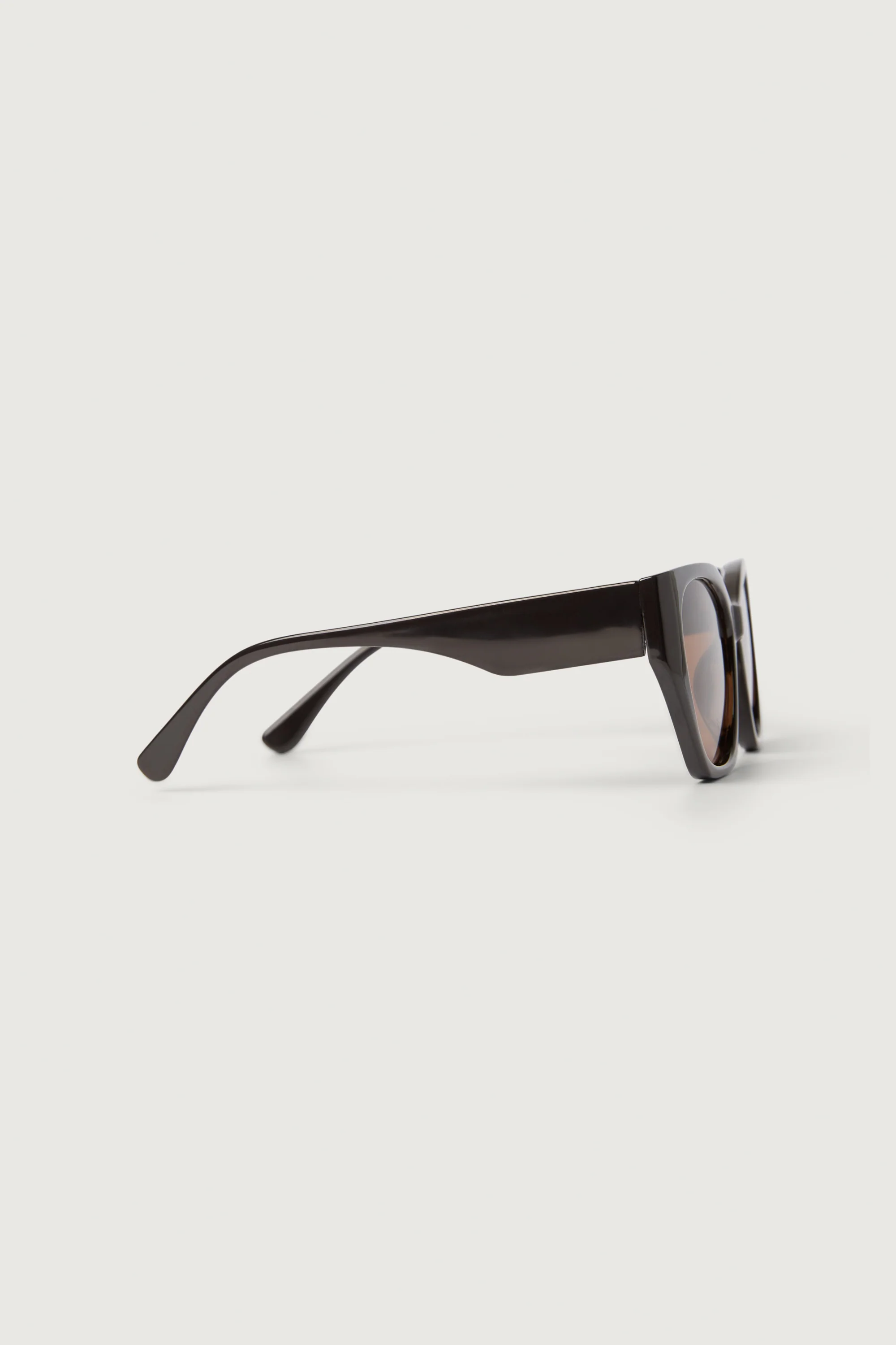 LARGE CAT EYE SUNGLASSES - Image 8