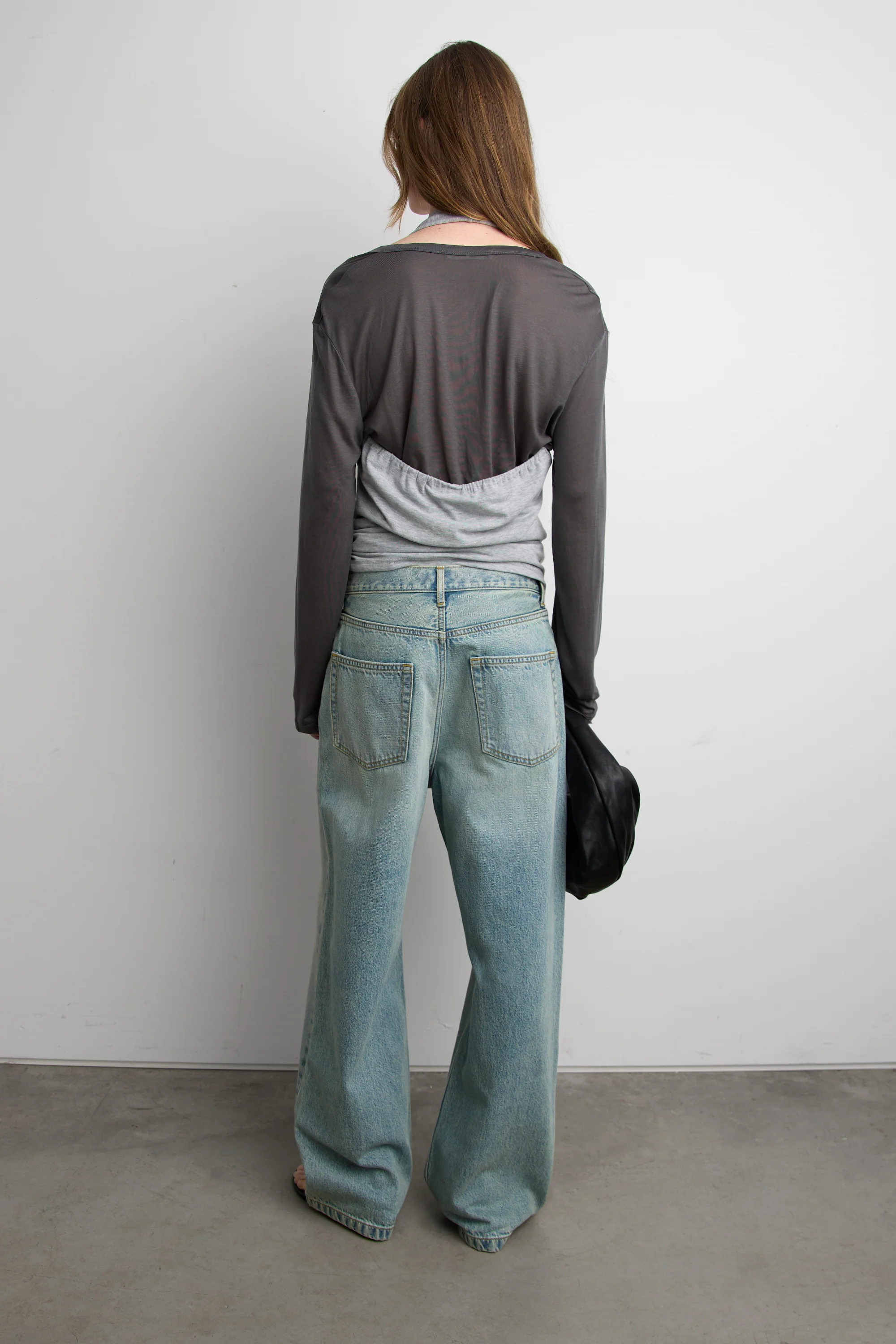 LIGHT WASH MID-RISE WIDE LEG JEAN - Image 4