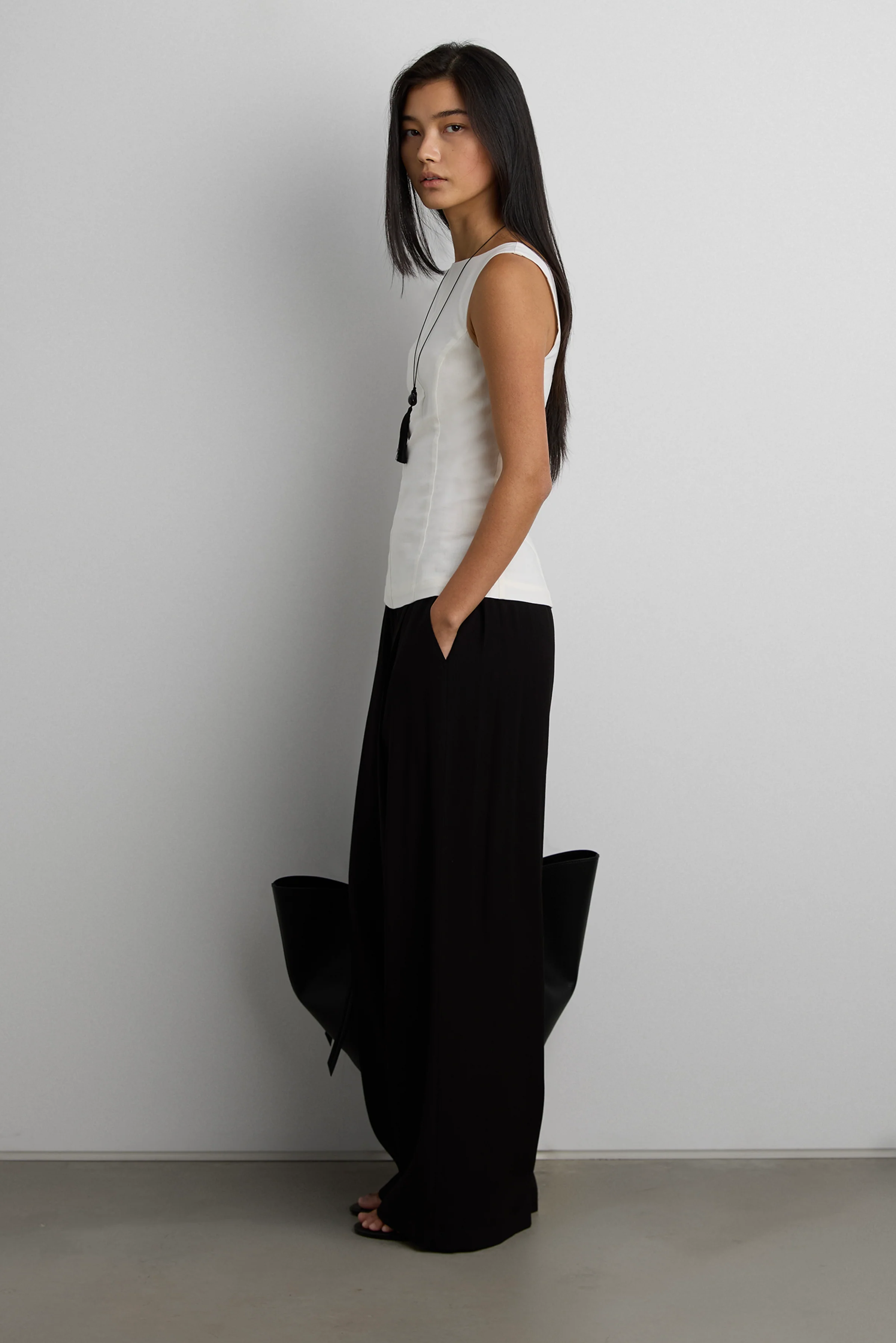 LINEN BLEND HIGH NECKLINE SLEEVELESS TOP - Image 2