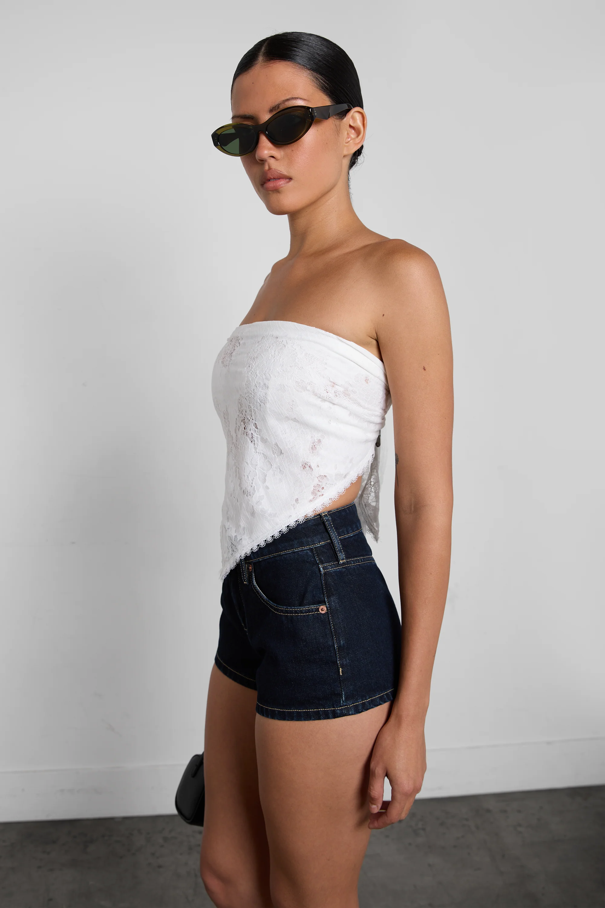 LOW RISE MICRO JEAN SHORT - Image 3