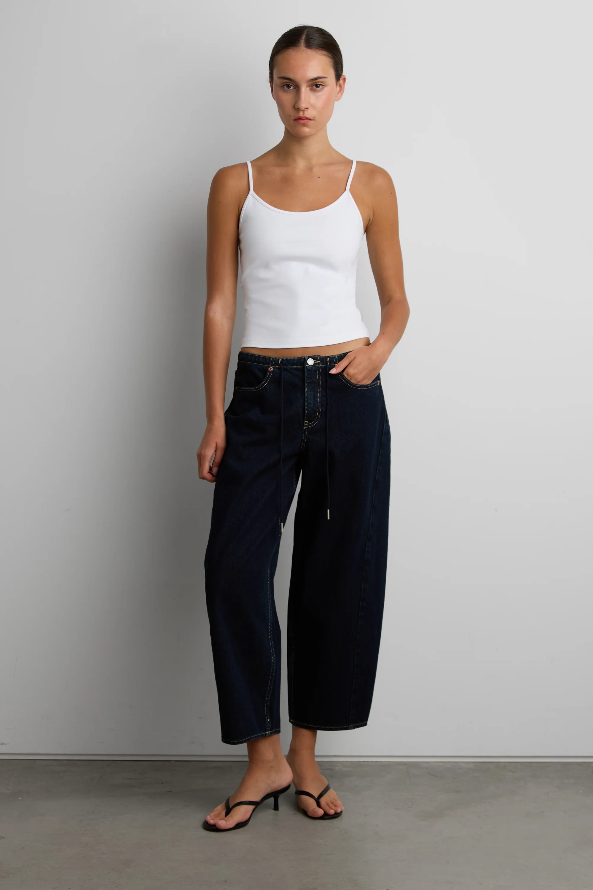 MID-RISE BARREL LEG JEAN WITH DRAWSTRING