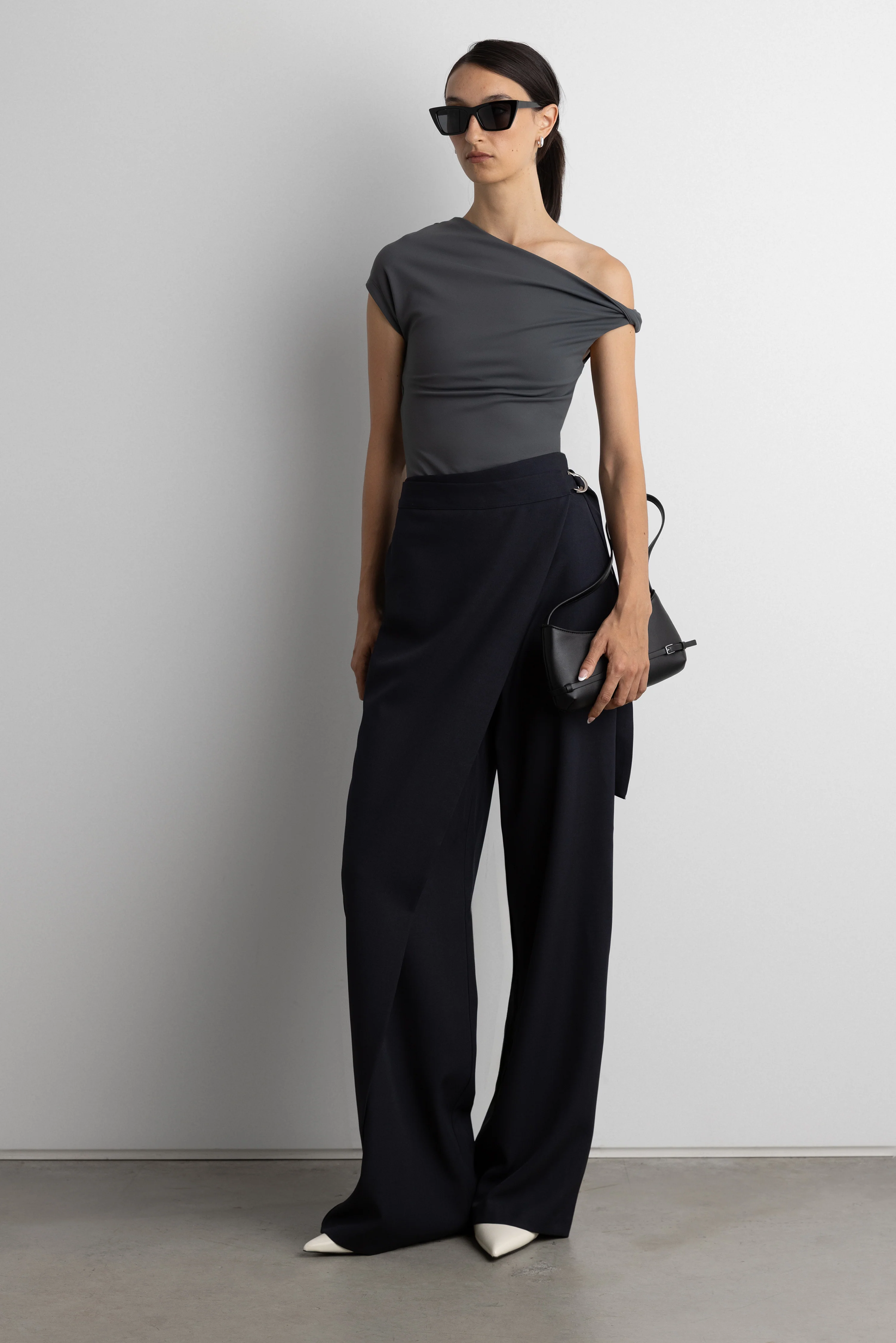 OFF SHOULDER TOP WITH SIDE TWIST DETAIL - Image 2