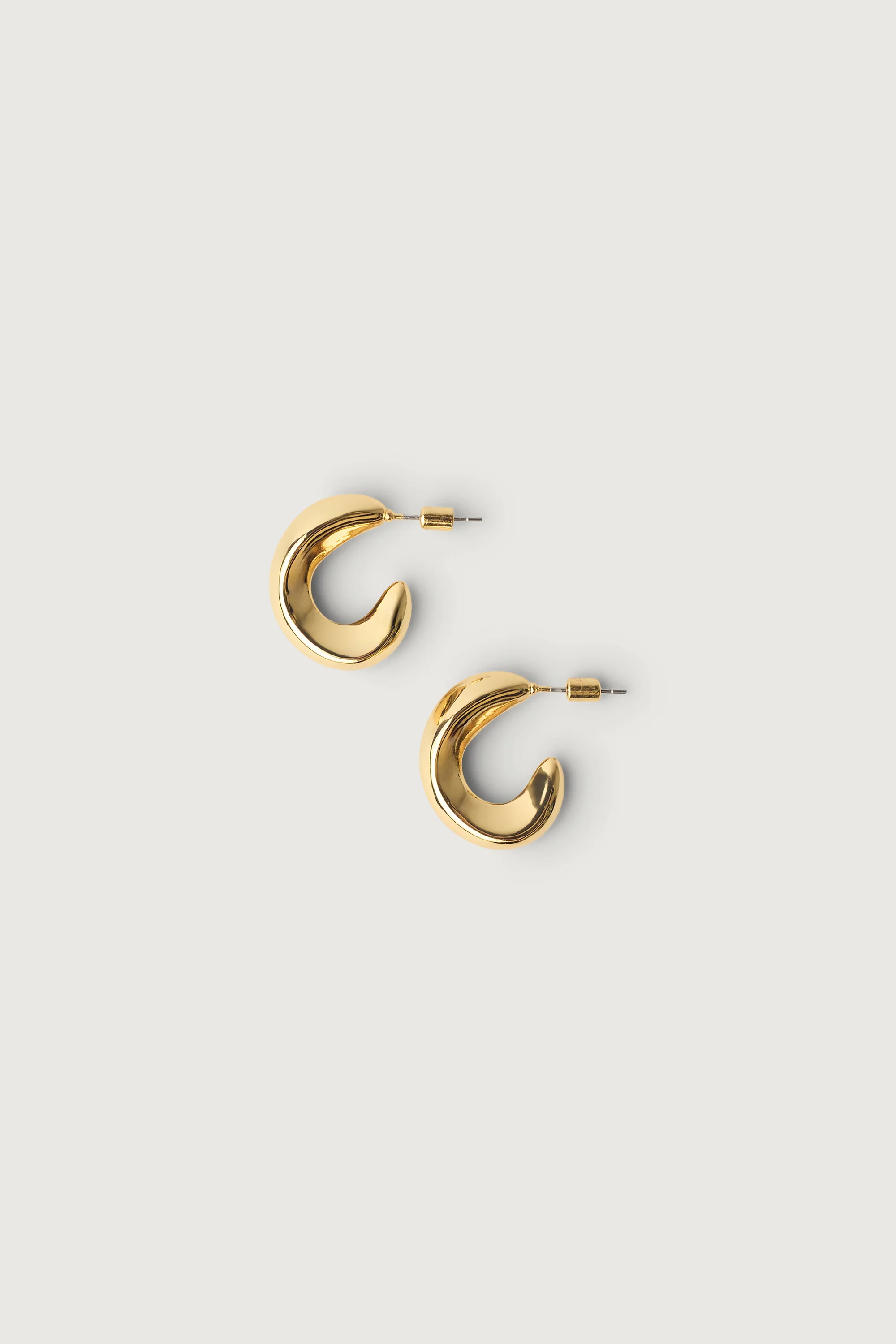 ORGANIC CURVED HOOP EARRINGS - Image 4