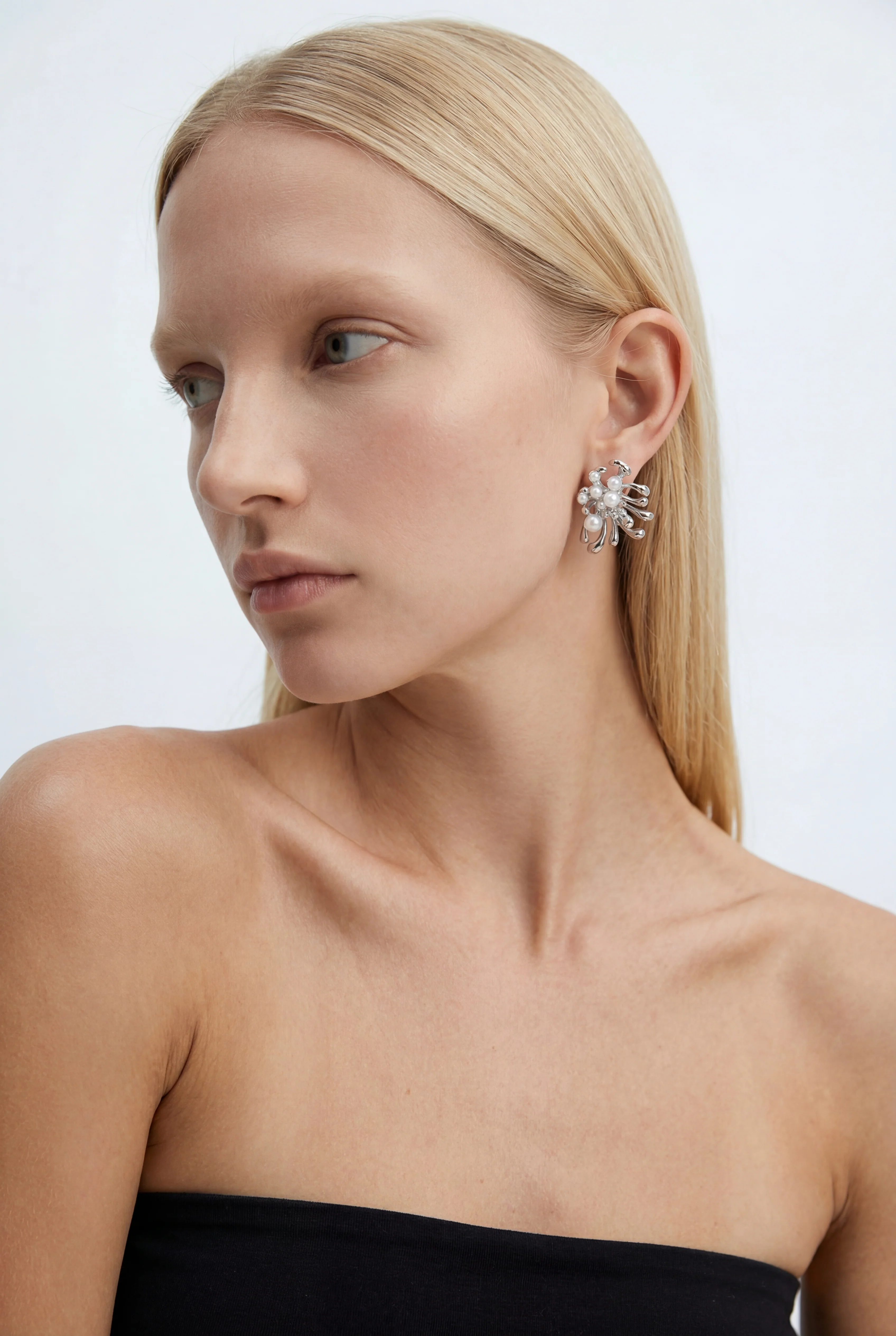 ORGANIC EARRINGS WITH PEARL DETAIL - Image 2