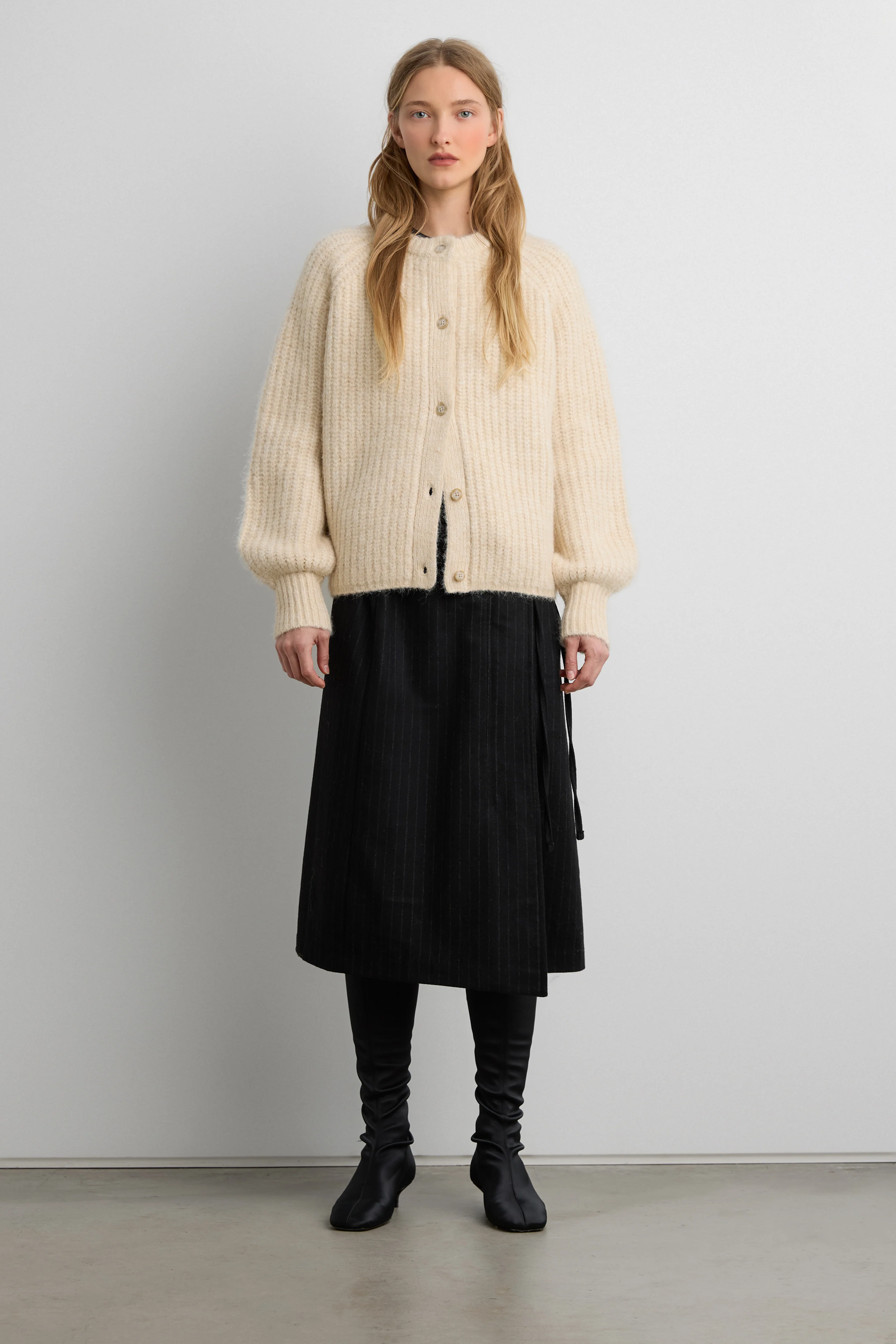 RAGLAN SLEEVE BUTTON FRONT CARDIGAN