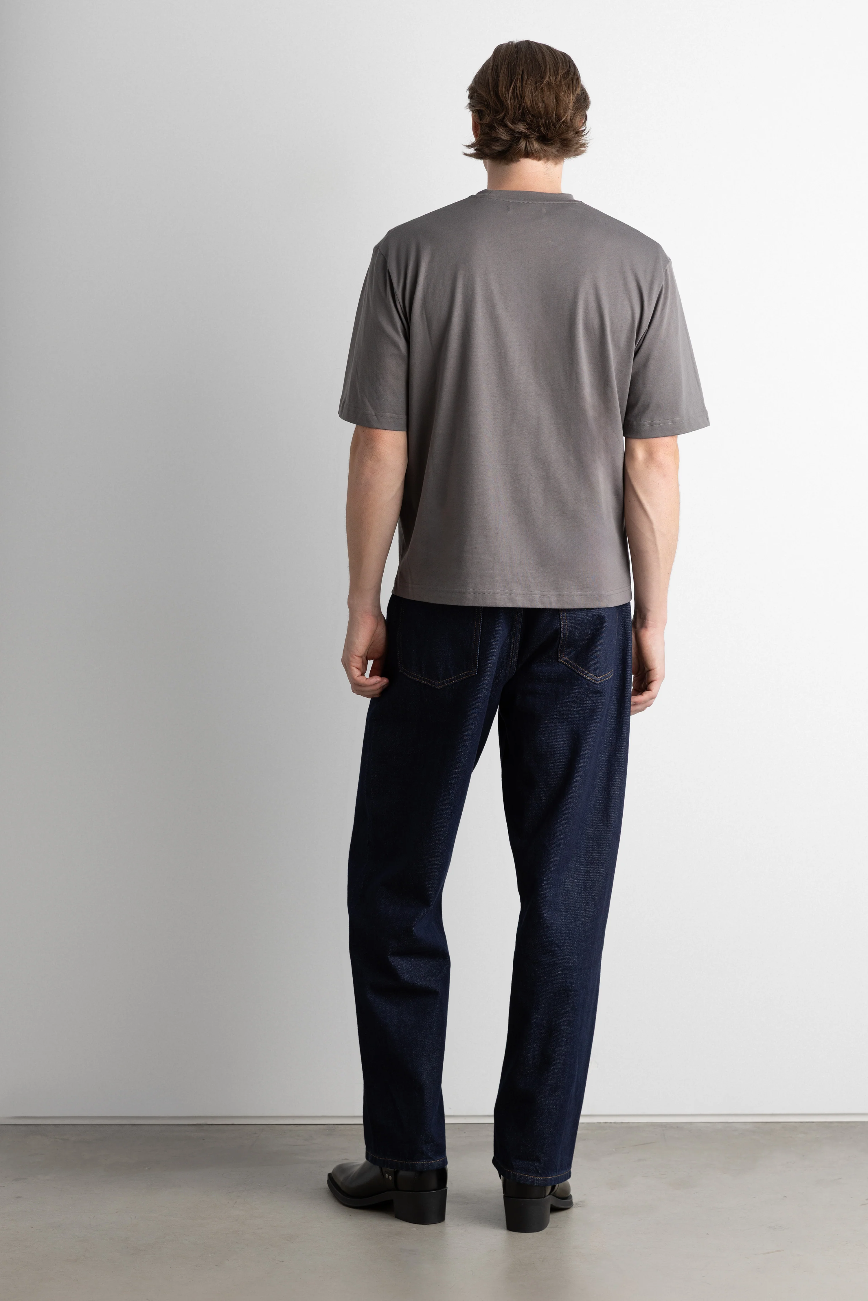 RELAXED BOXY BASIC TEE WITH POCKET - Image 4