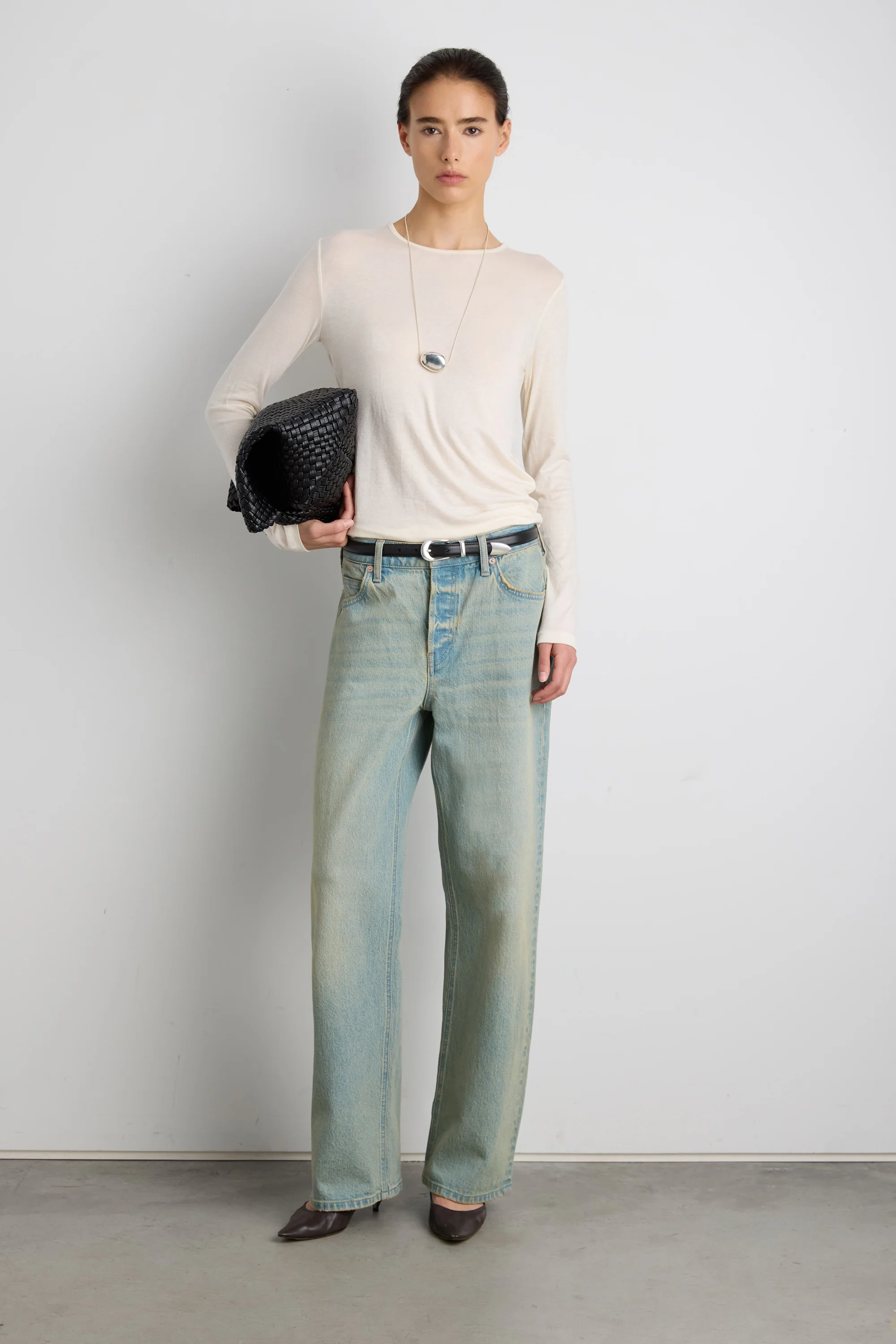 MID-RISE STRAIGHT LEG JEAN - Image 10