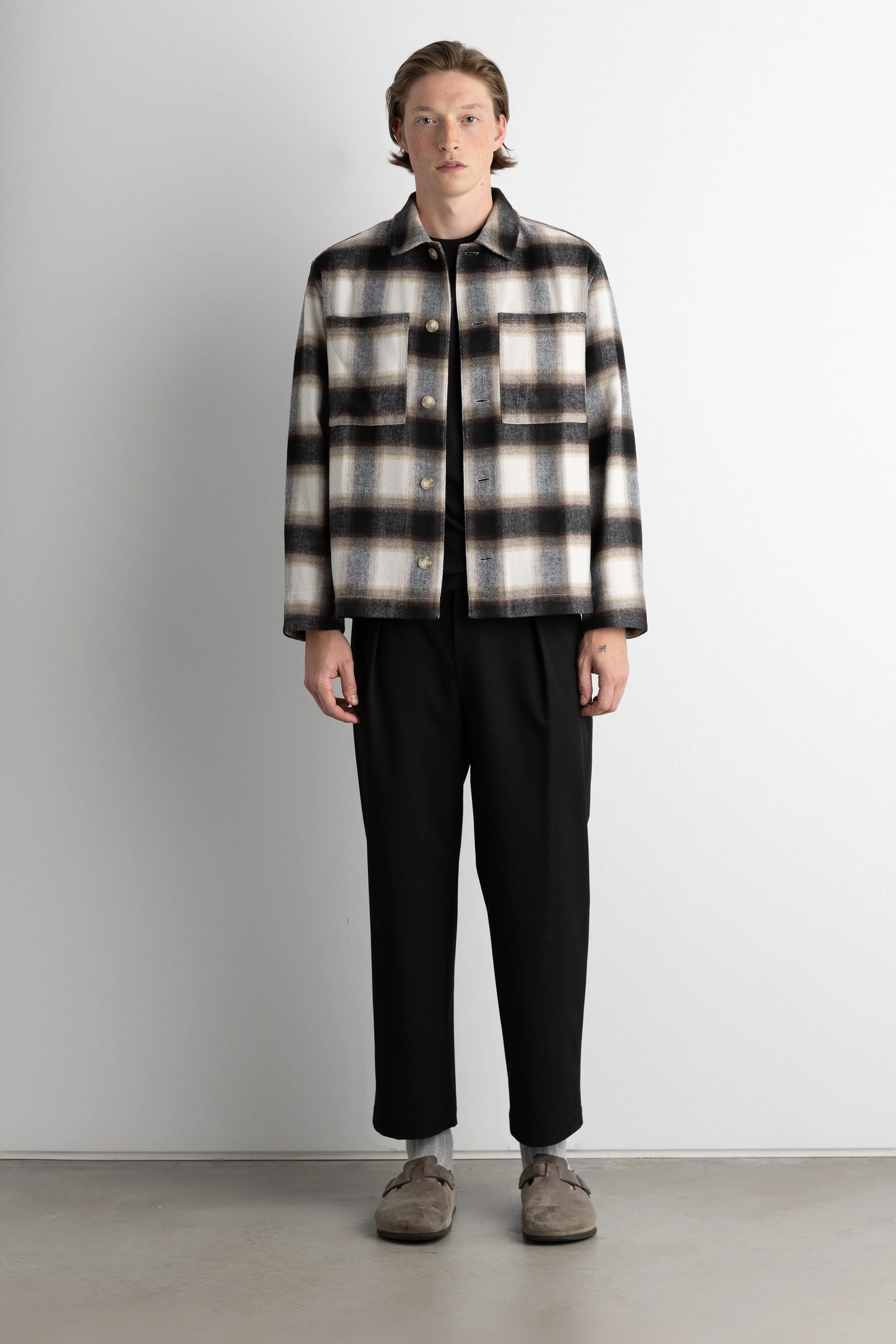 RELAXED FLANNEL BUTTON UP SHIRT