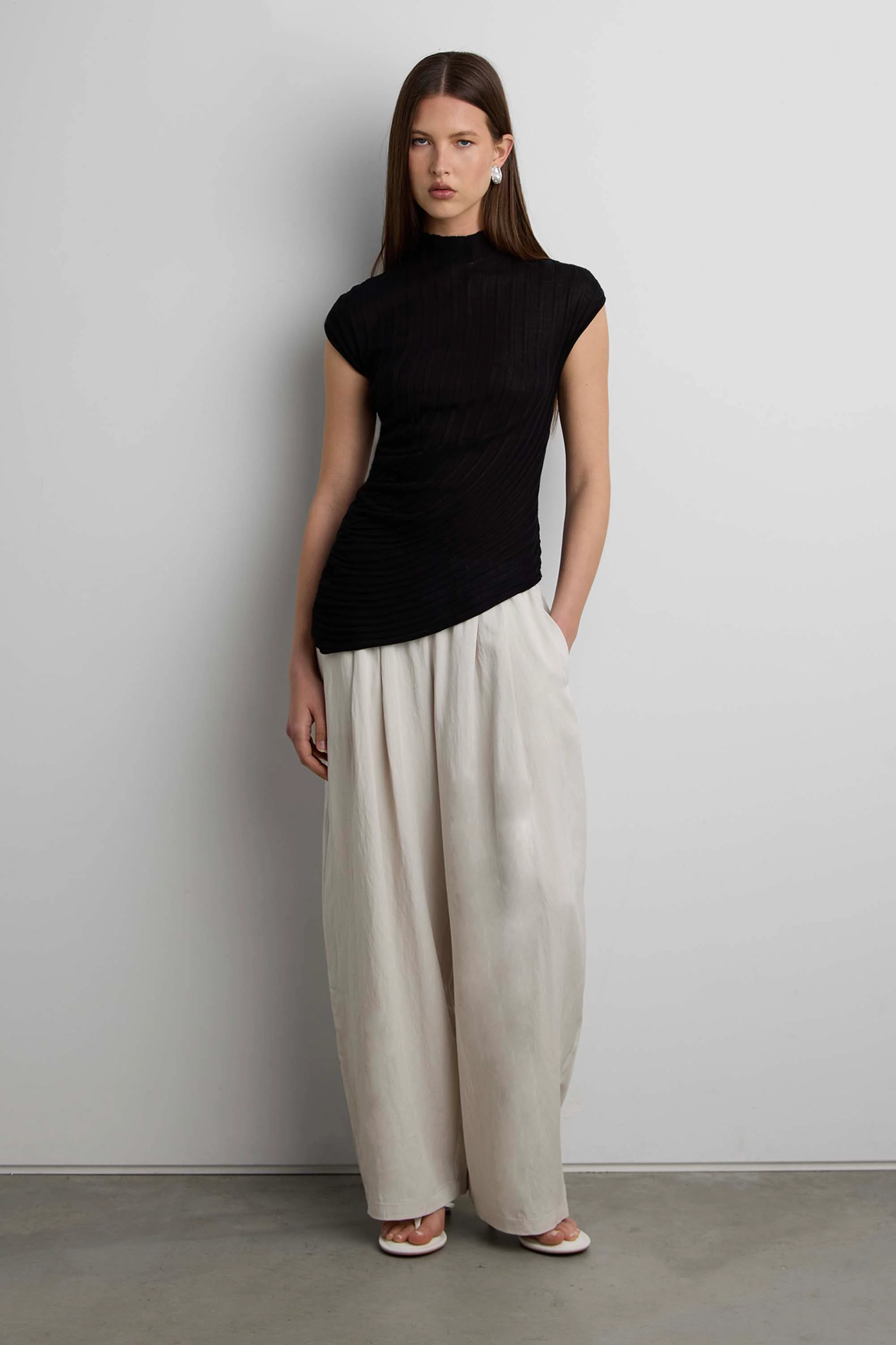 RIBBED TOP WITH SIDE GATHER DETAIL - Image 6
