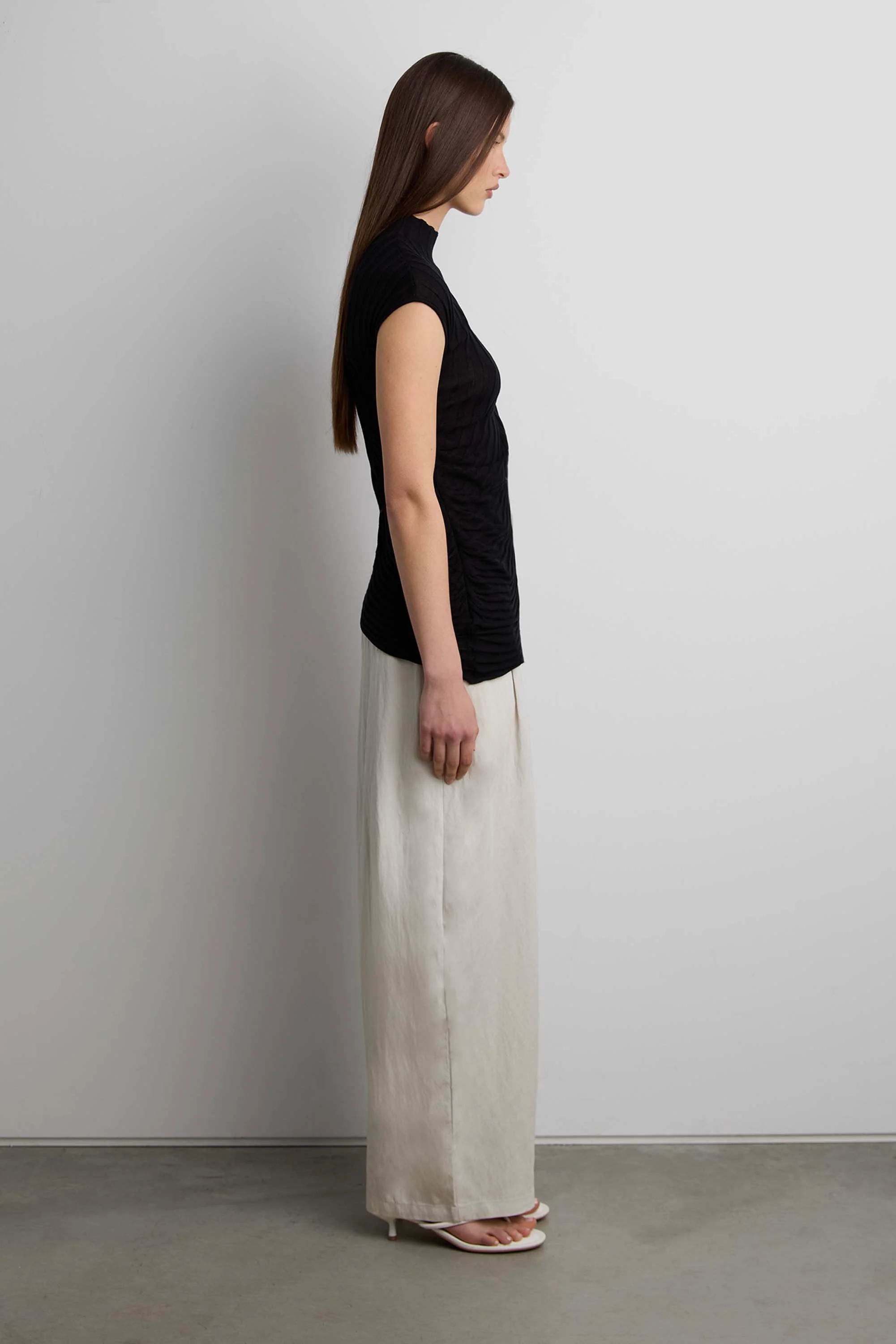 RIBBED TOP WITH SIDE GATHER DETAIL - Image 8