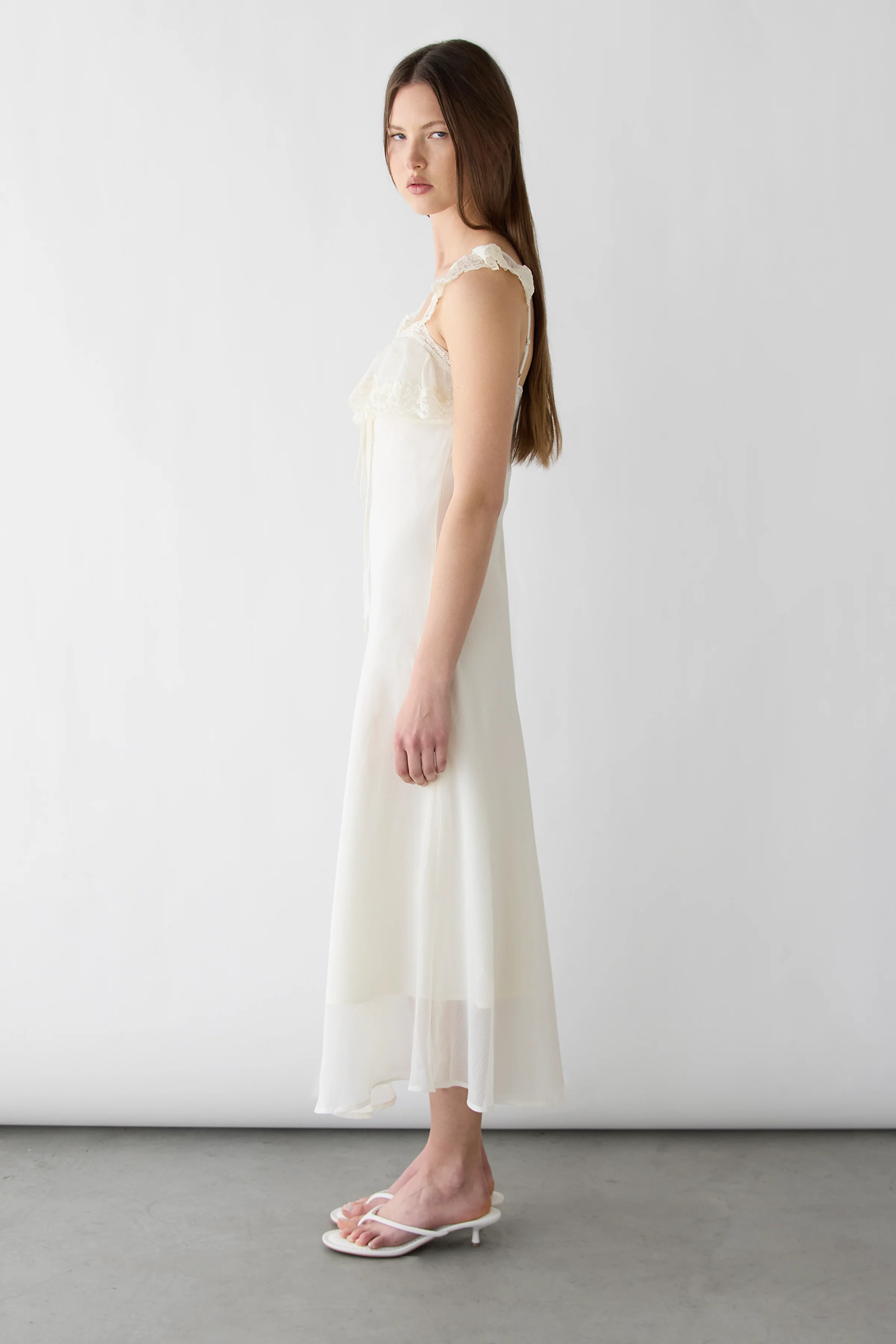 RUFFLE MAXI DRESS WITH LACE TRIM DETAIL - Image 3