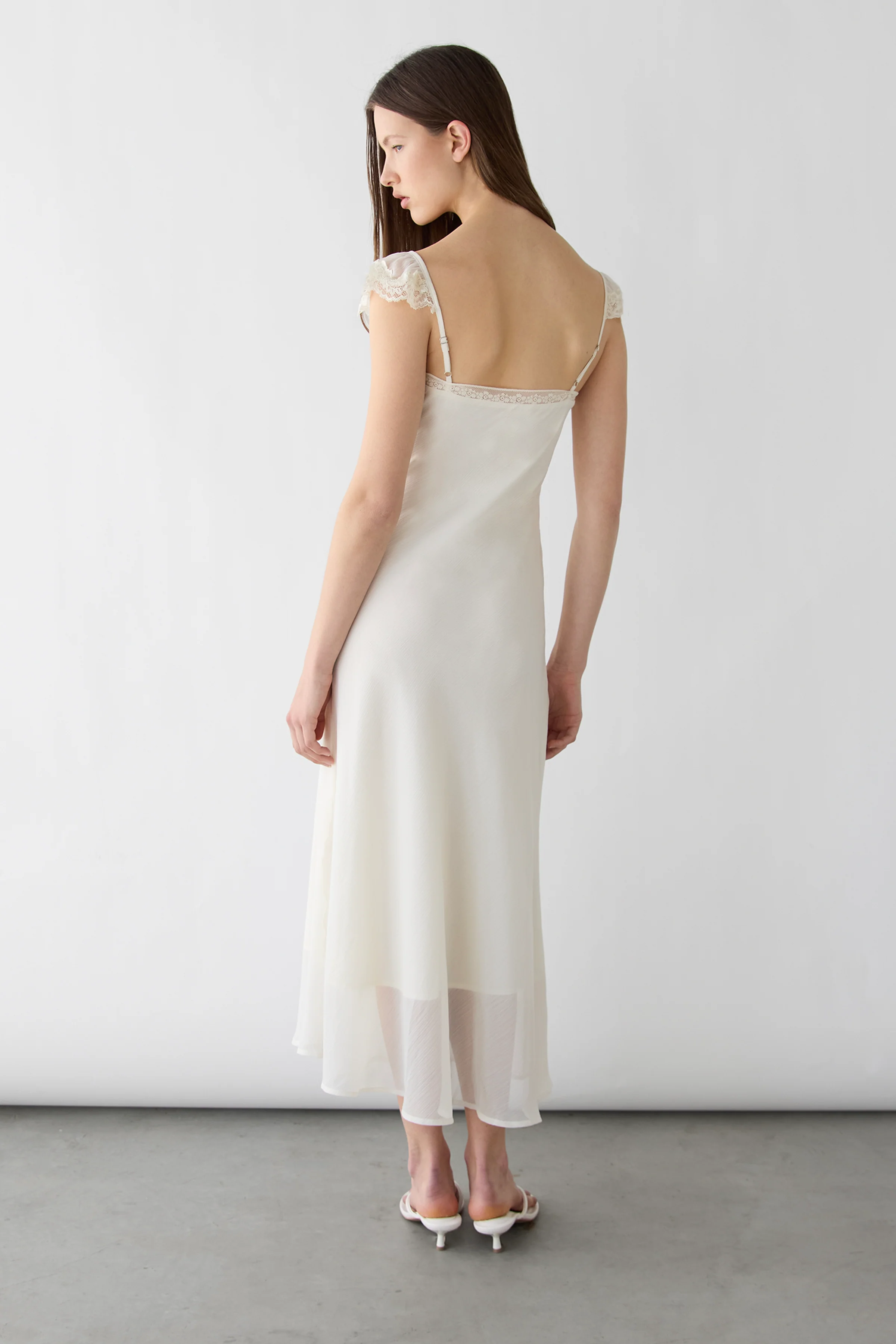 RUFFLE MAXI DRESS WITH LACE TRIM DETAIL - Image 4
