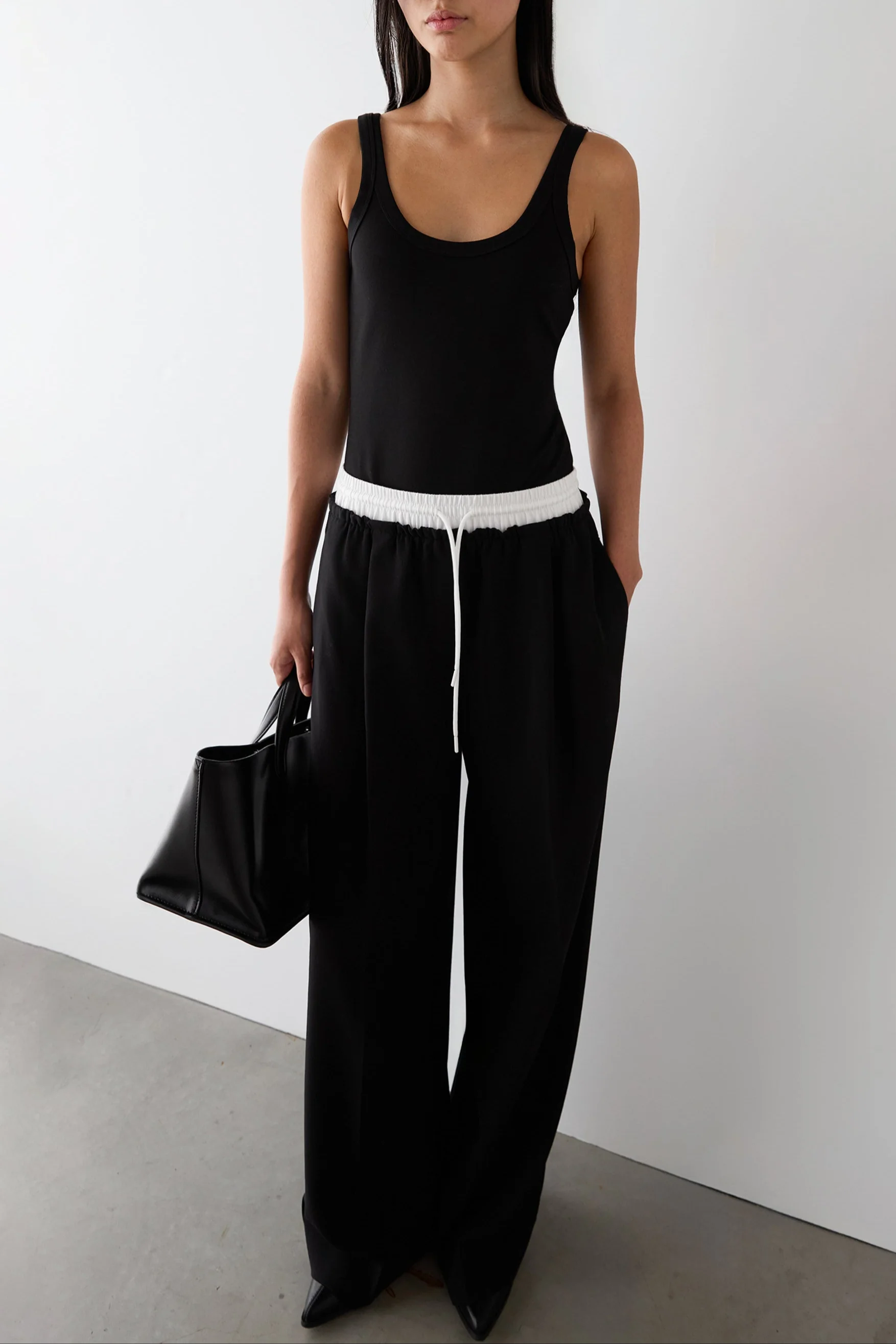 FORM SCOOP NECKLINE BODYSUIT