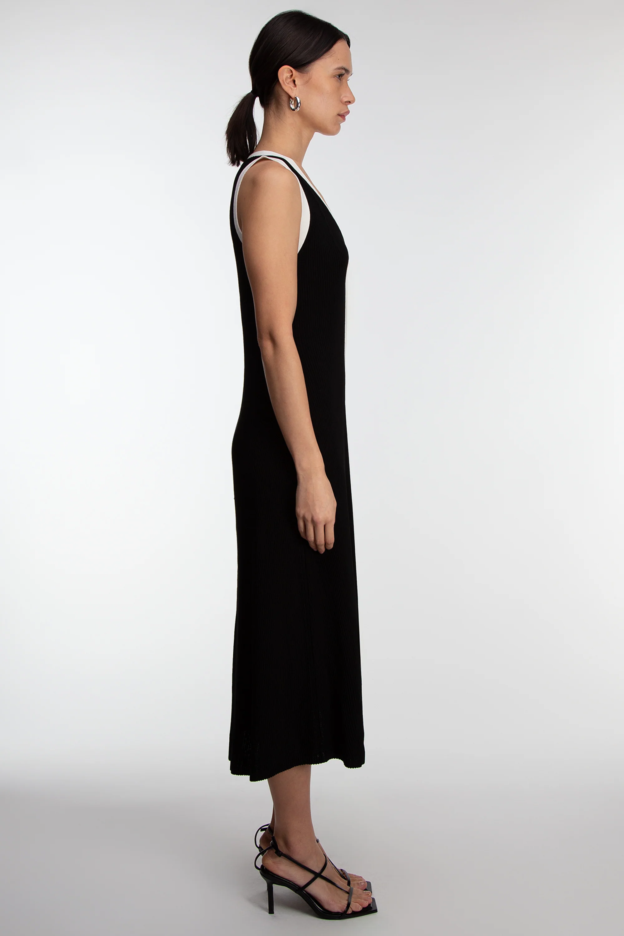 SLEEVELESS CONTRAST TRIM BUTTON FRONT MAXI DRESS - Image 3
