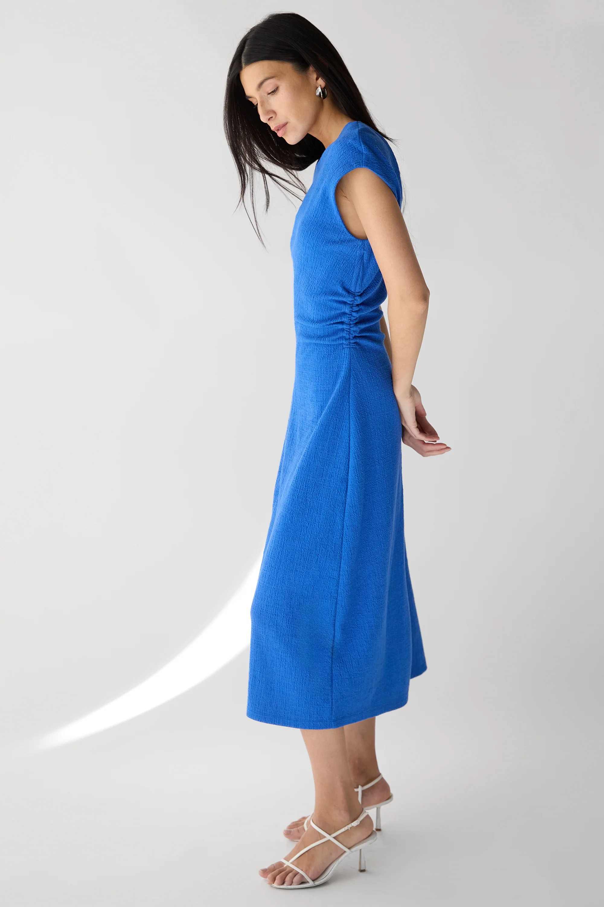 SLEEVELESS RUCHED WAIST MIDI DRESS - Image 2