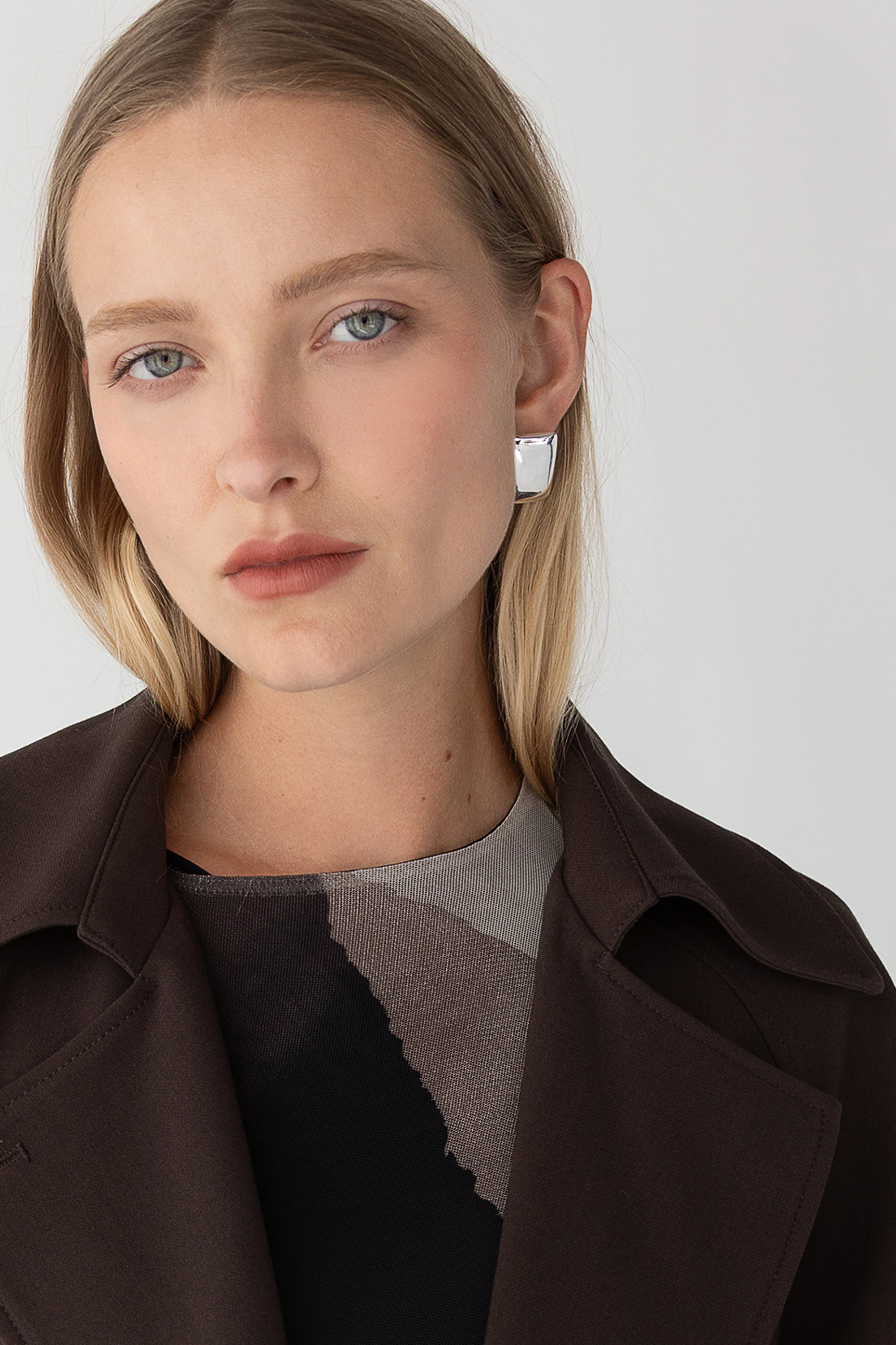 STUD SQUARE EARRING - Image 5
