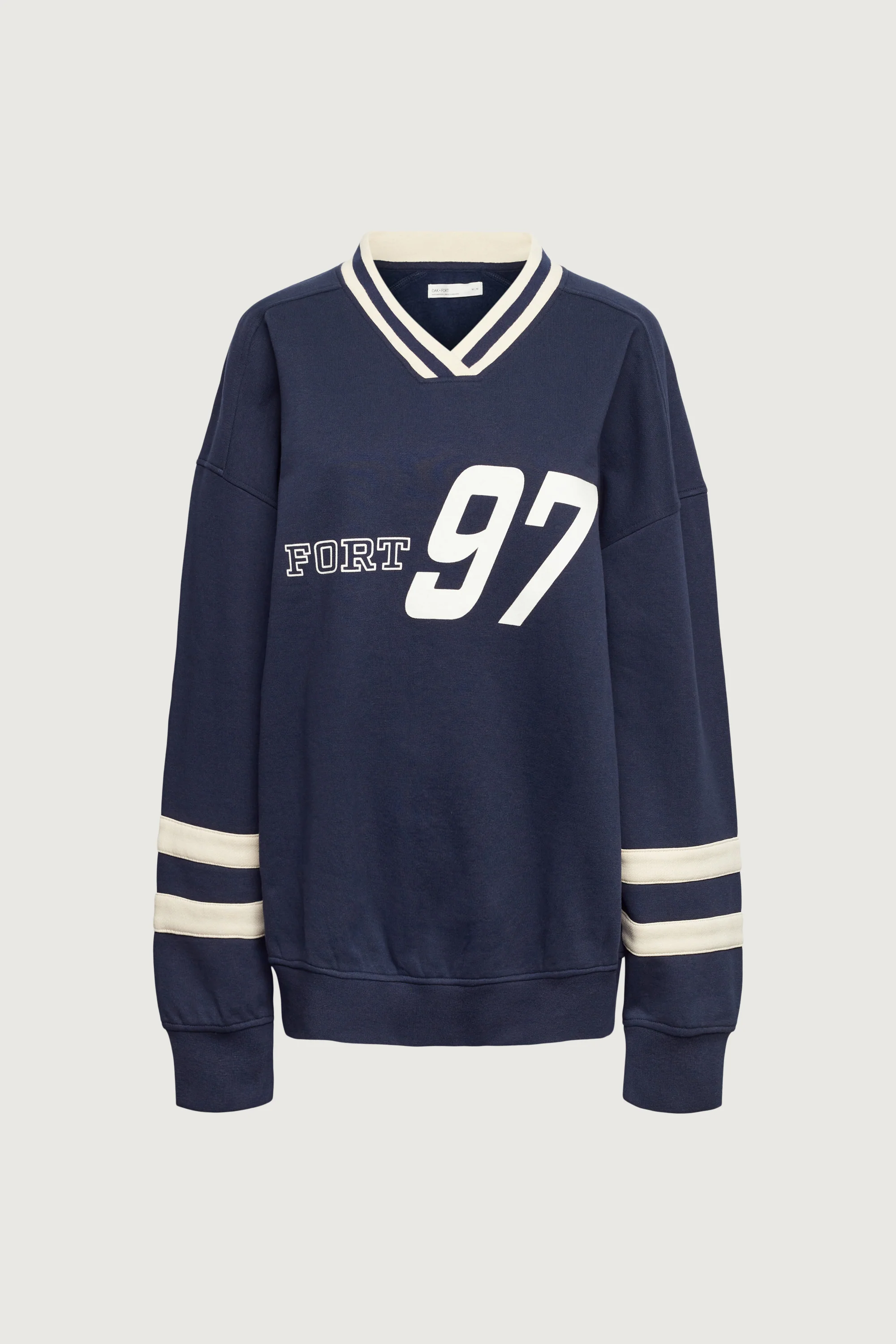 V-NECK VARSITY GRAPHIC SWEATSHIRT - Image 6
