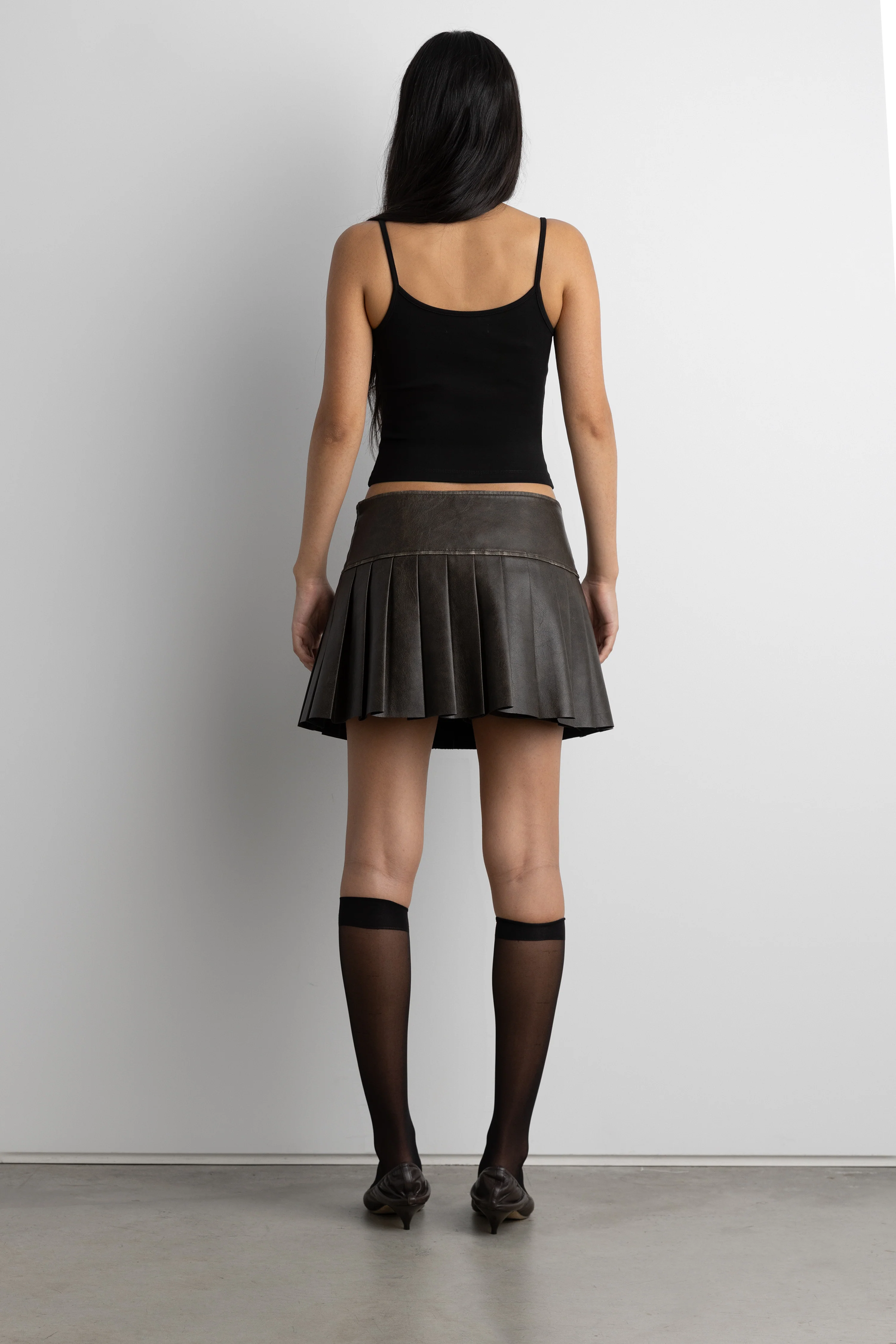 VEGAN LEATHER PLEATED MINI SKORT - Image 3