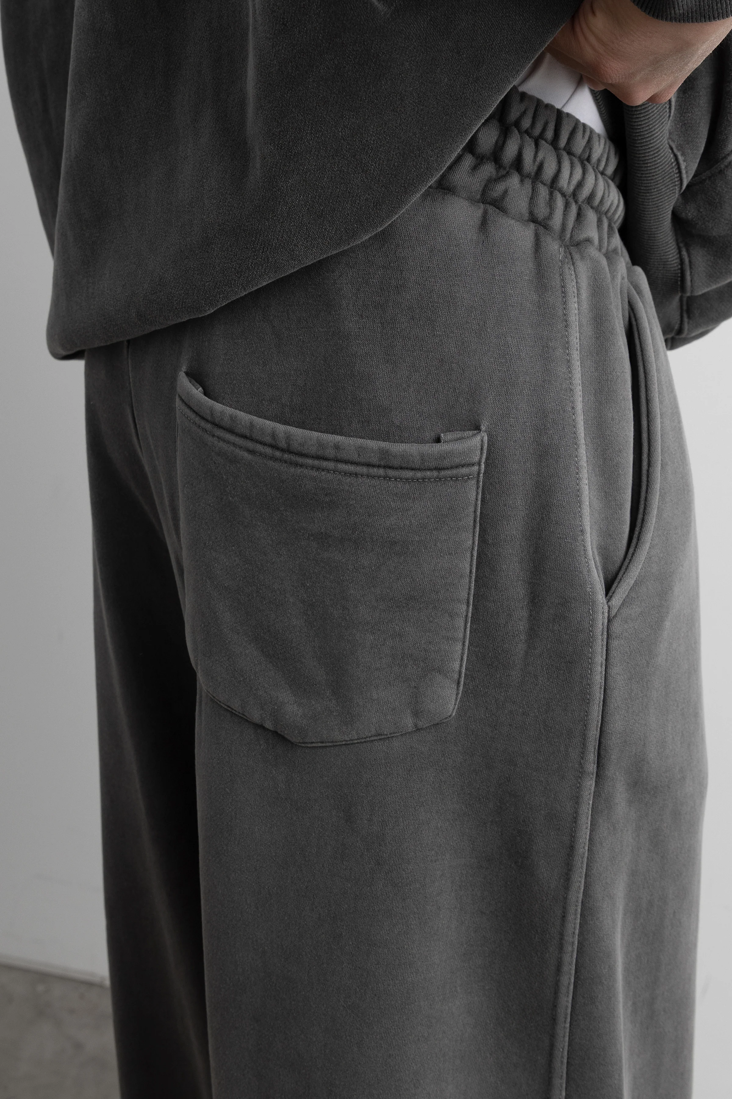 FLEECE STUDIO BOYFRIEND SWEATPANT - Image 13