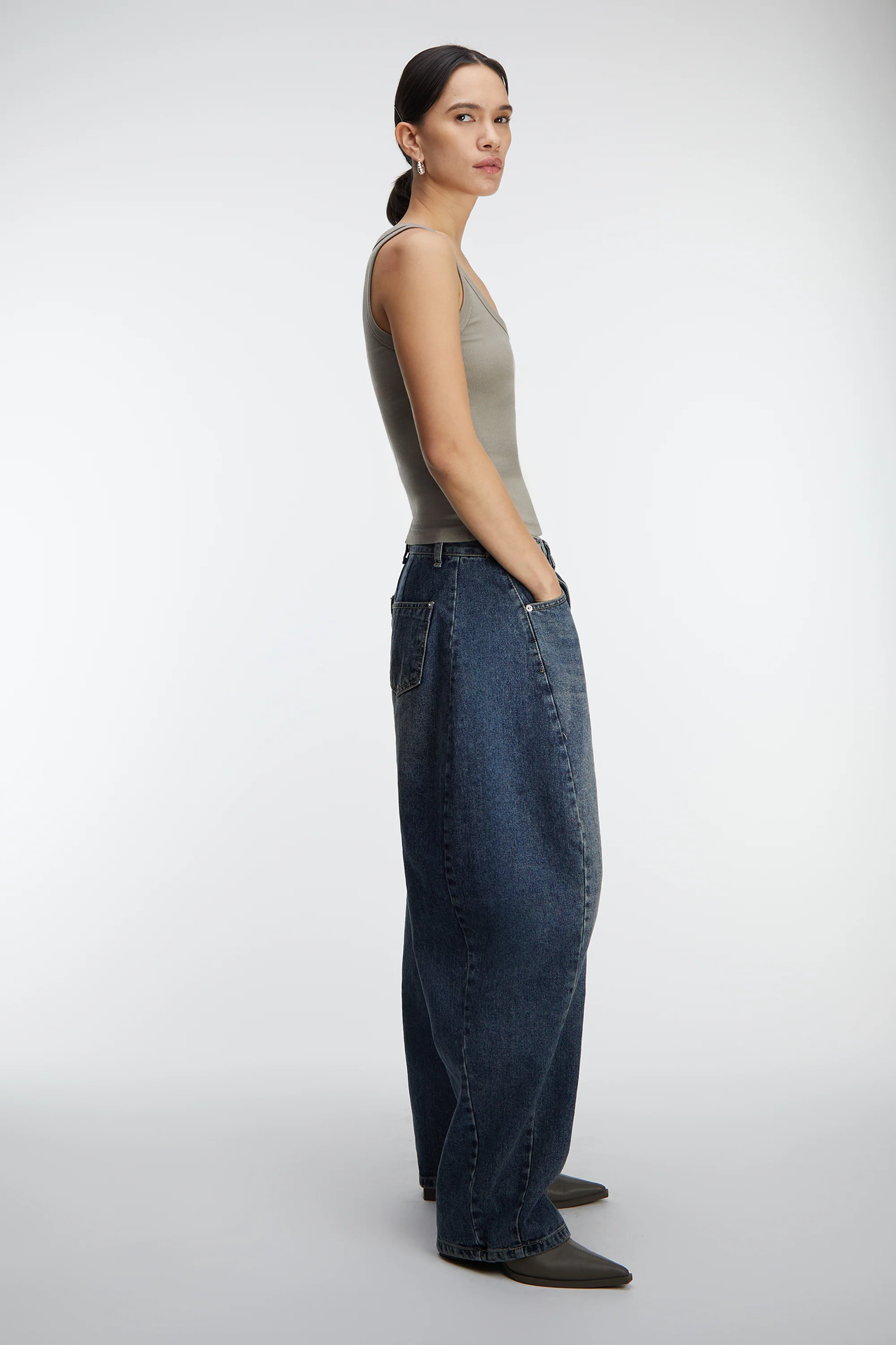 BUTTONED WAIST CURVED LEG JEAN - Image 3