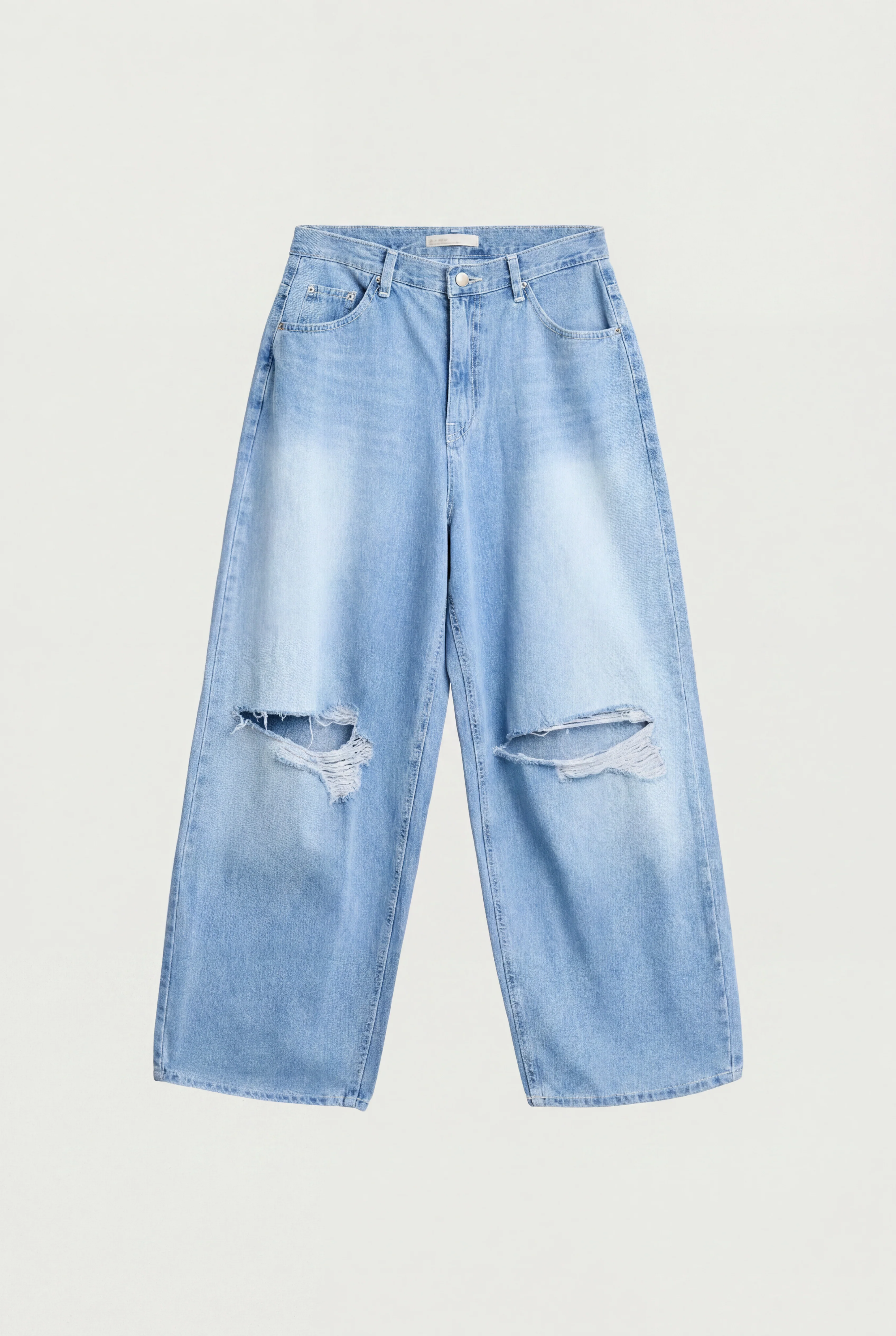 WIDE LEG JEAN WITH DISTRESSED KNEE DETAIL - Image 4